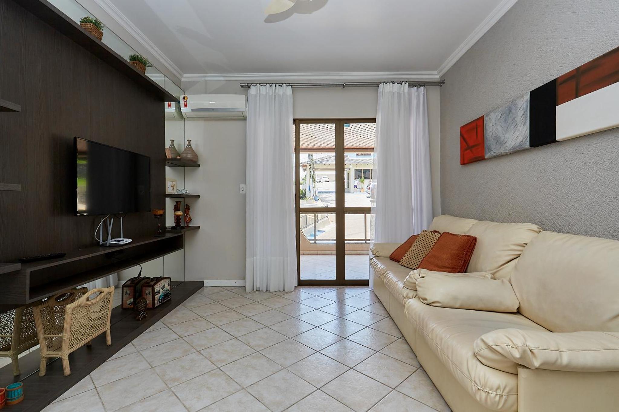 1038 Apto sobre Avenida con vista lateral para o Mar