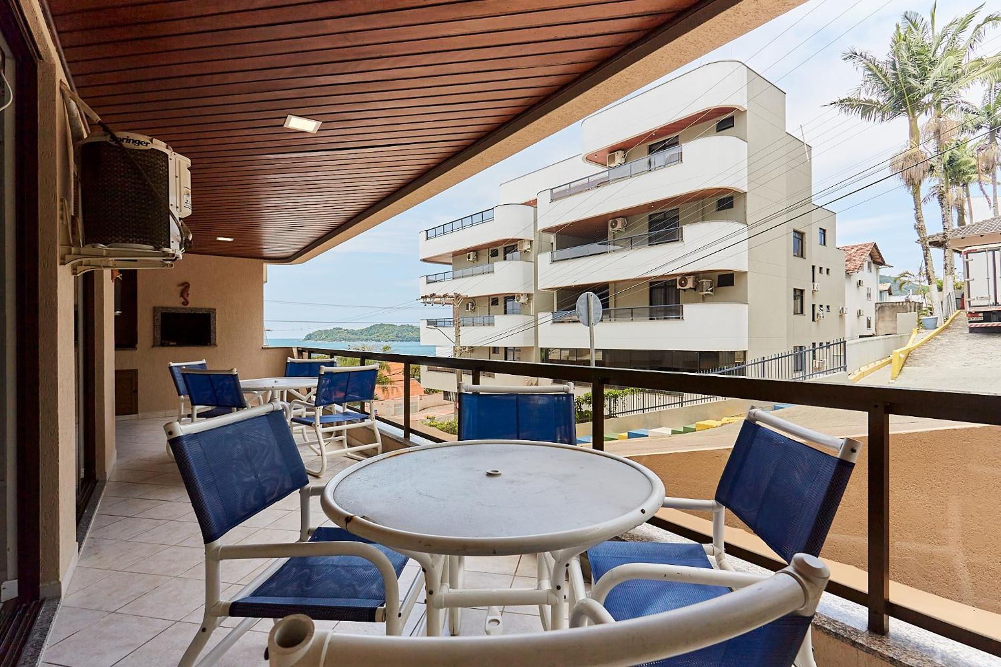 1038 Apto sobre Avenida con vista lateral para o Mar