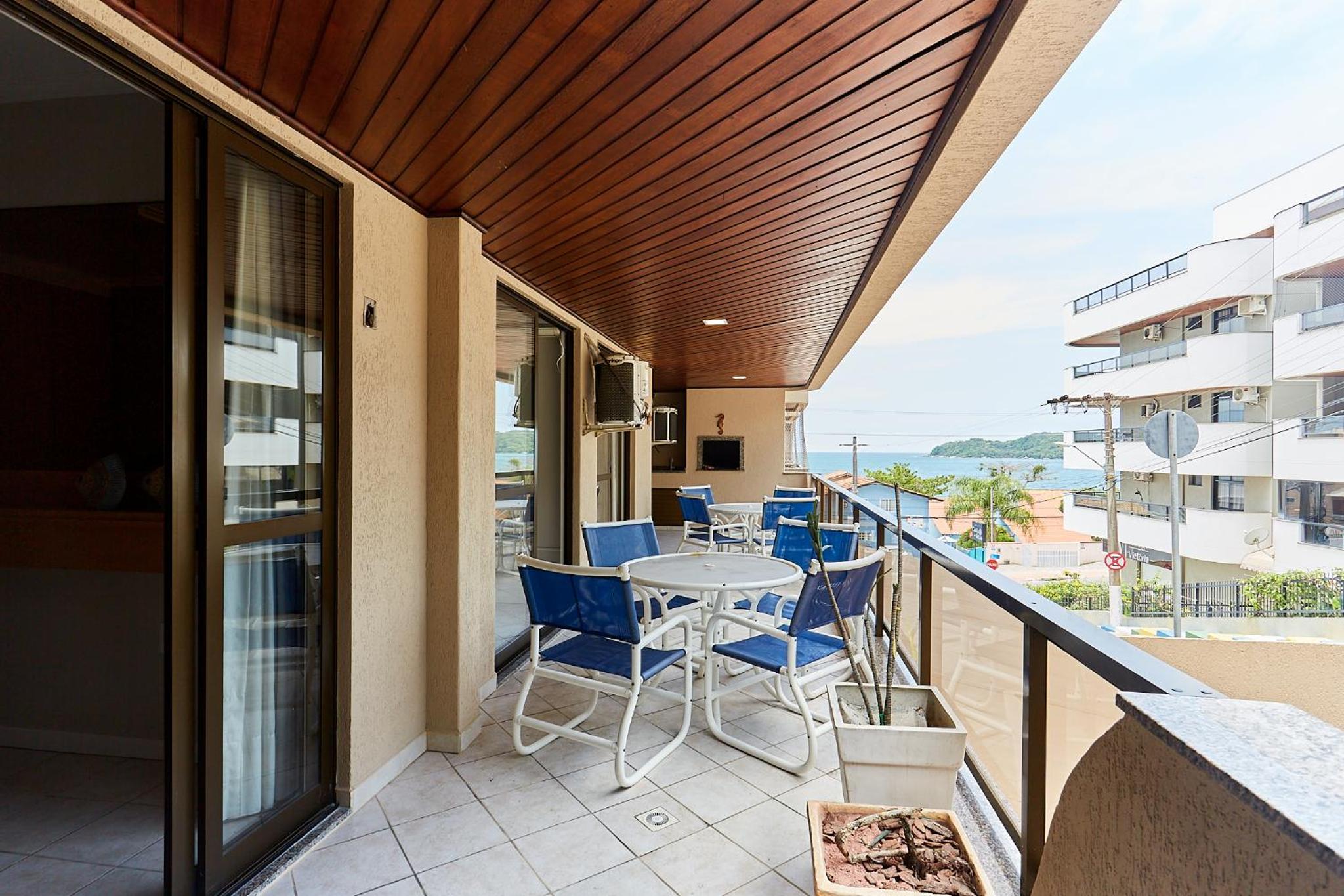1038 Apto sobre Avenida con vista lateral para o Mar