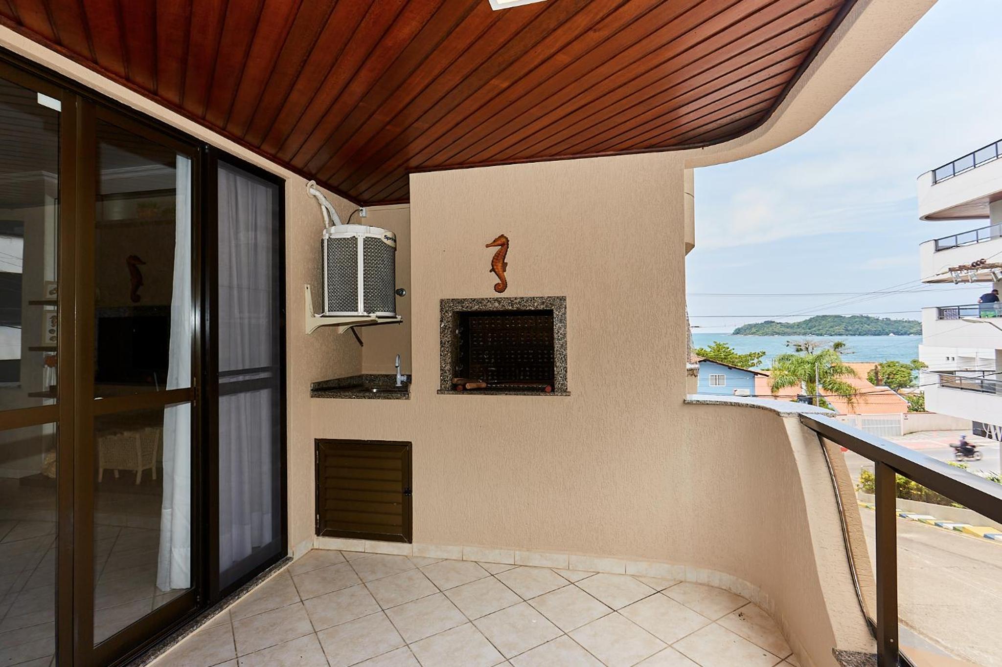 1038 Apto sobre Avenida con vista lateral para o Mar