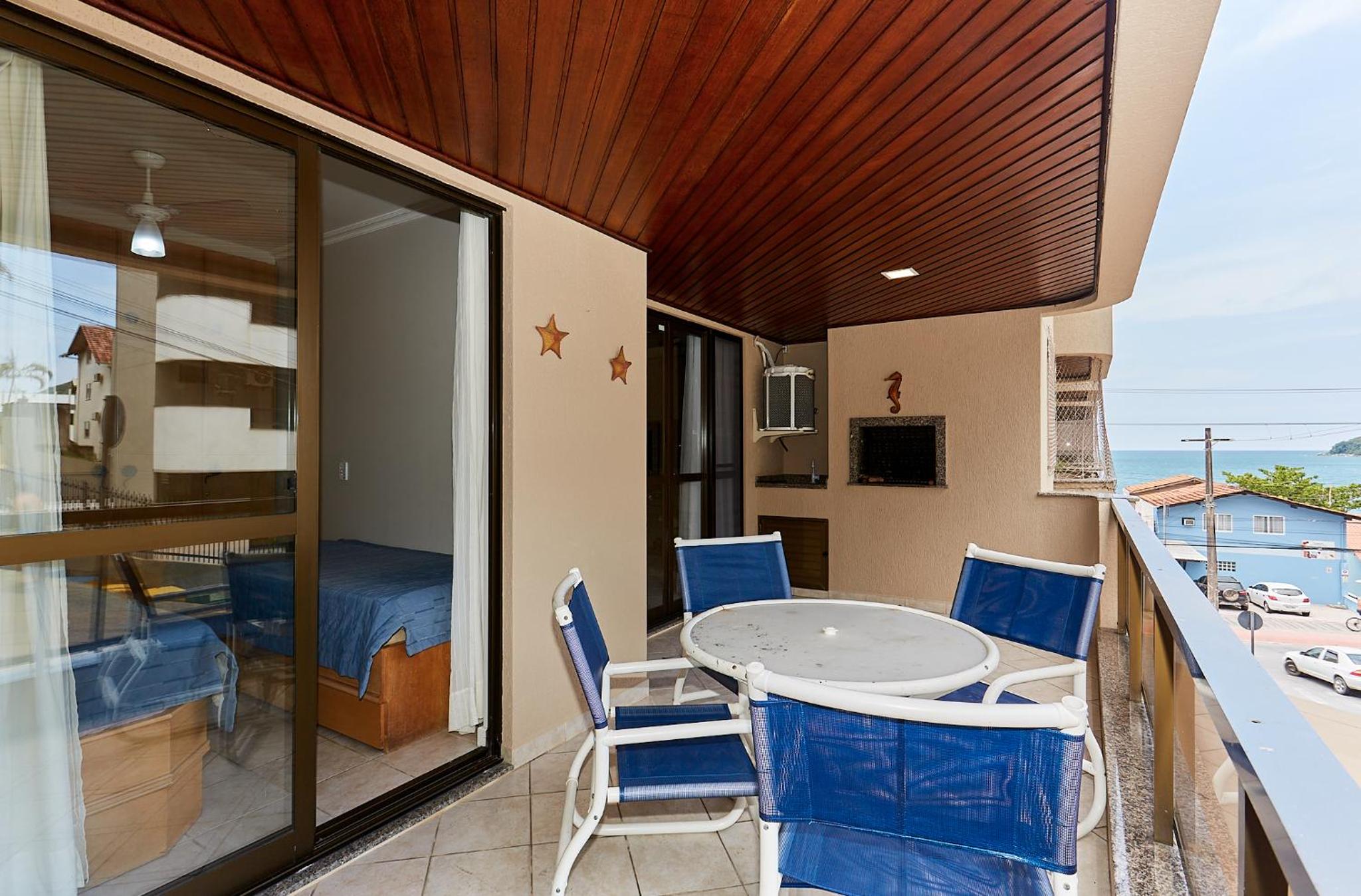 1038 Apto sobre Avenida con vista lateral para o Mar