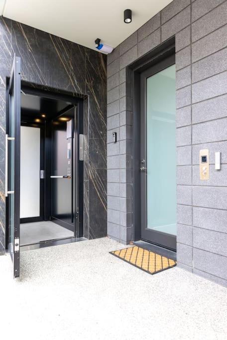 Beachside Hidden Gem- Luxurious 3 bedroom spacious Apartment