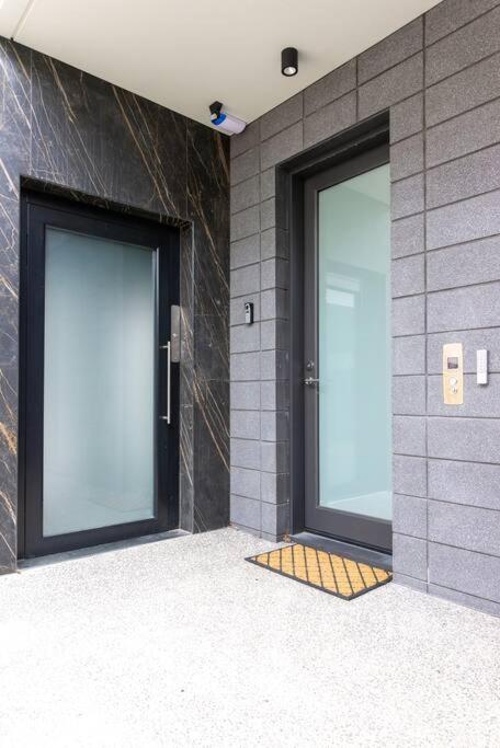 Beachside Hidden Gem- Luxurious 3 bedroom spacious Apartment