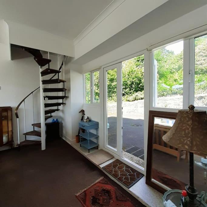 Peaceful and Stunning Waterside Location