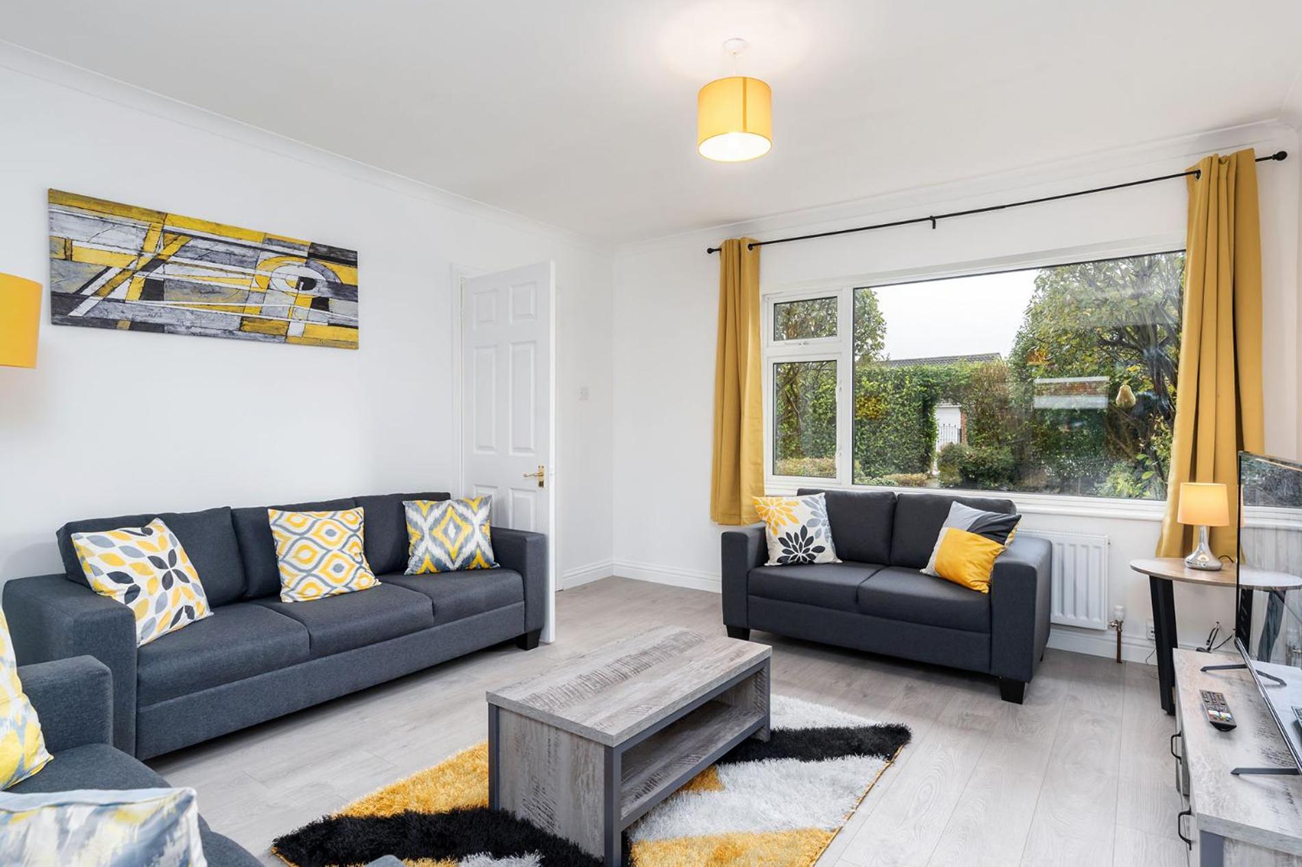 Spacious Modern Home in Sheffield view 3