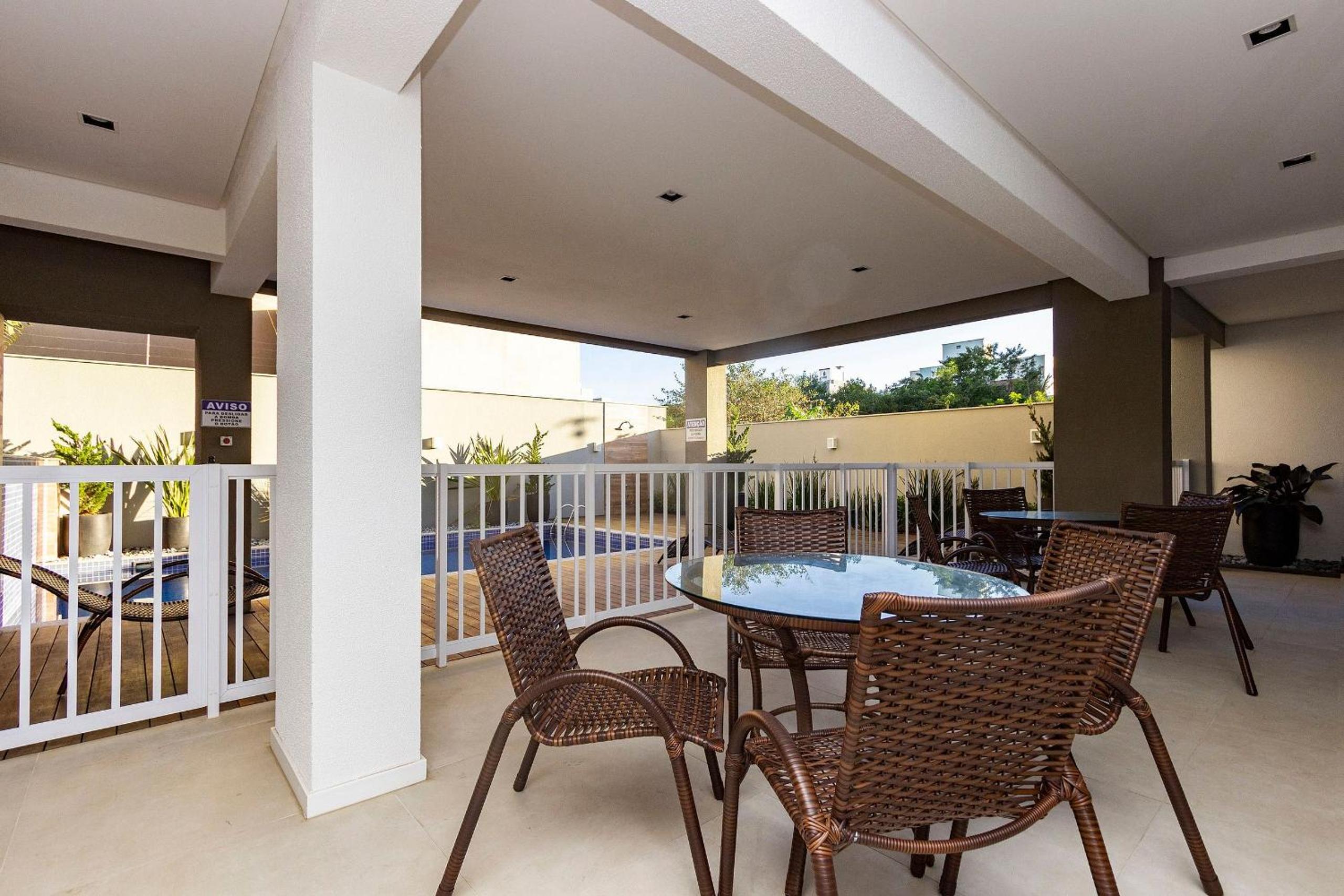 Caraíbas 201 – Lindíssimo Apartamento em Canto Grande, a 120 Metros do Mar - Piscina térreo.