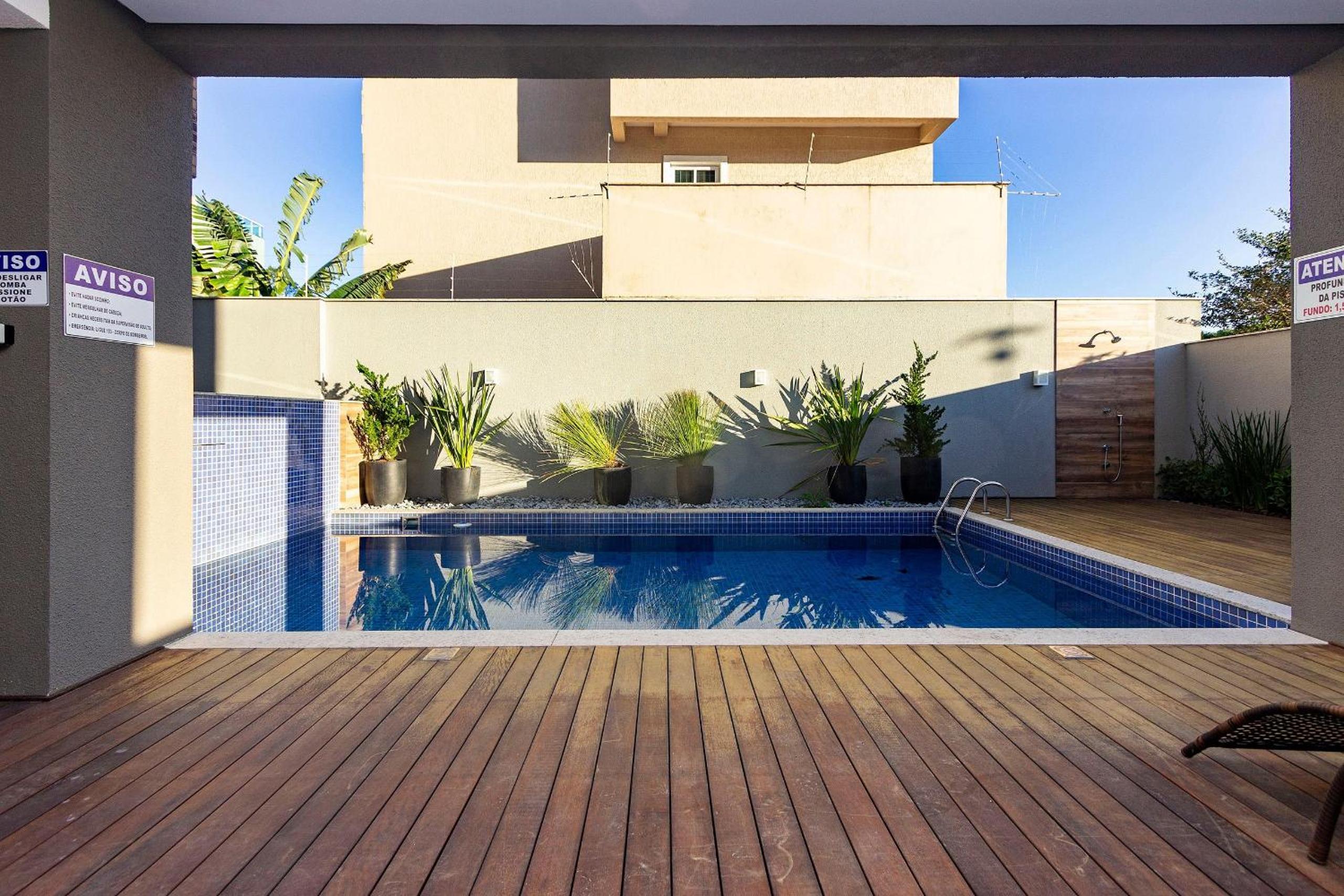 Caraíbas 201 – Lindíssimo Apartamento em Canto Grande, a 120 Metros do Mar - Piscina térreo.