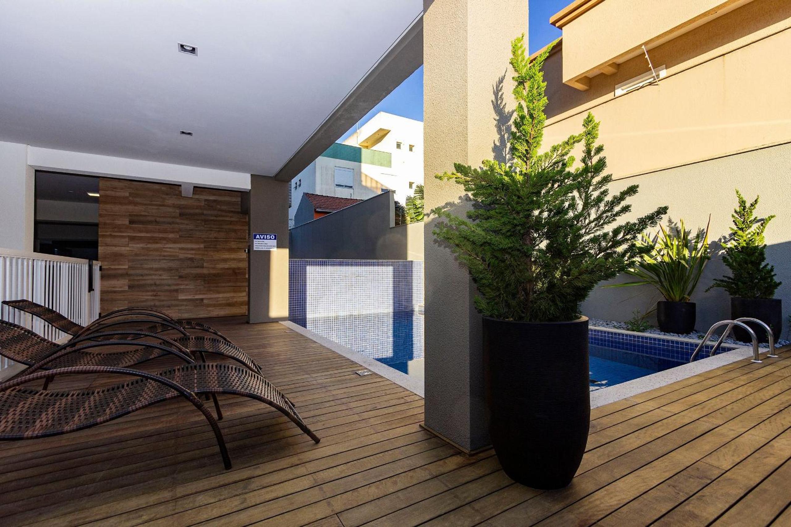 Caraíbas 201 – Lindíssimo Apartamento em Canto Grande, a 120 Metros do Mar - Piscina térreo.