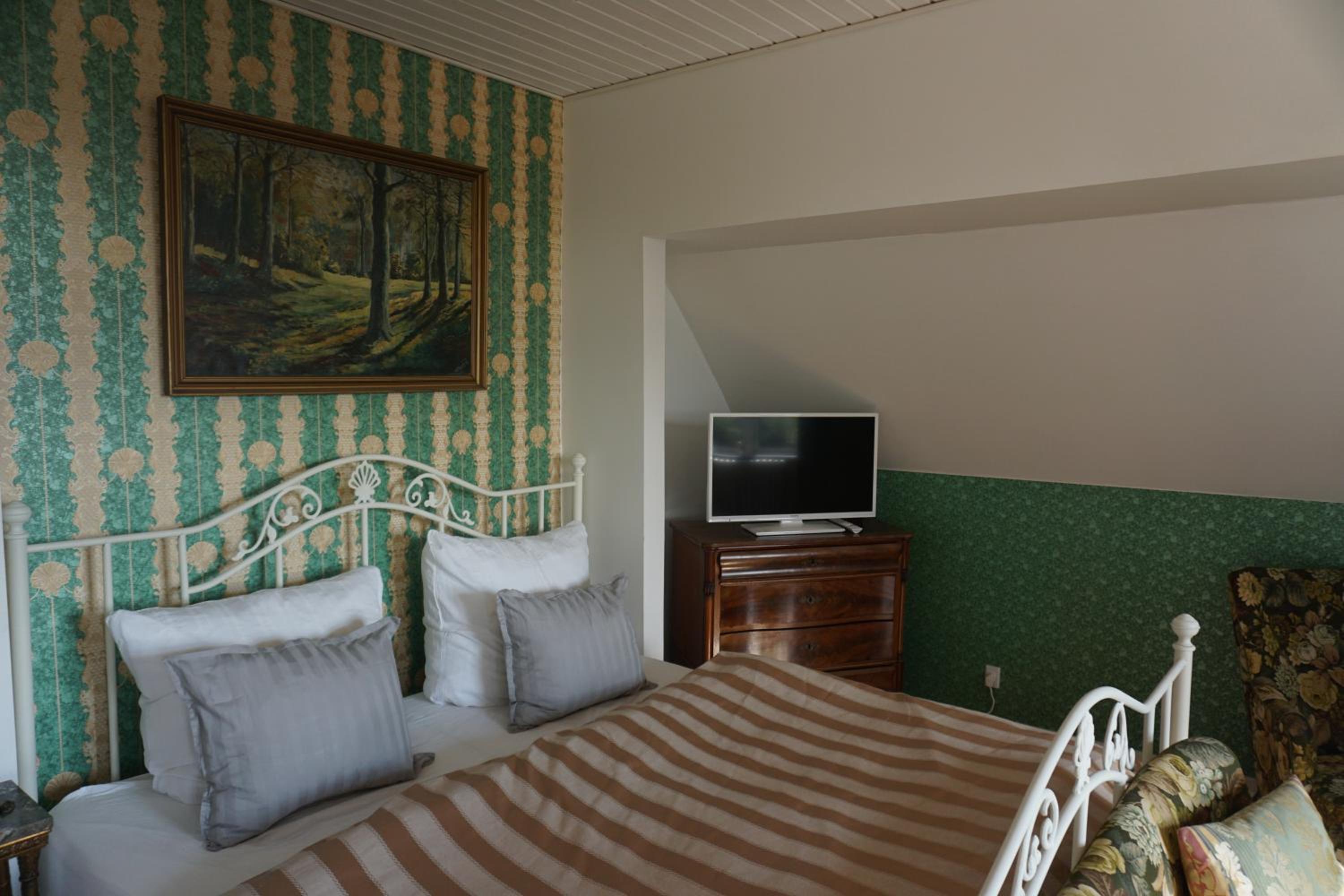 Old Roses Guesthouse