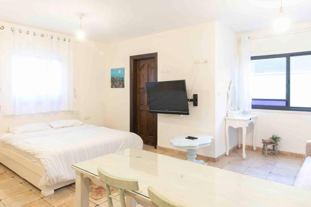 Lola House