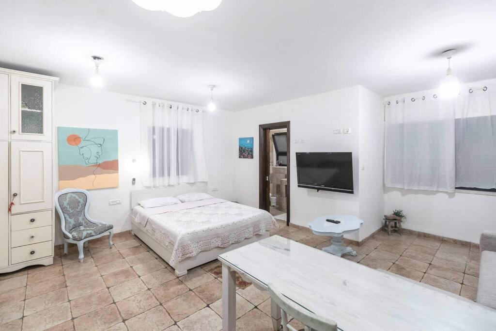 Lola House