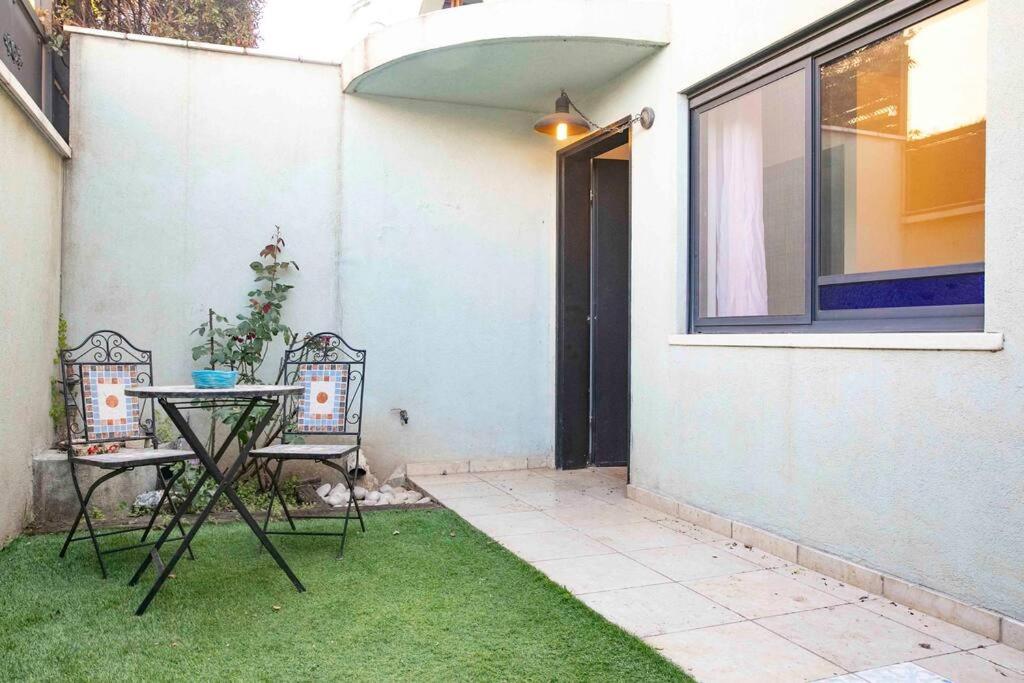 Lola House