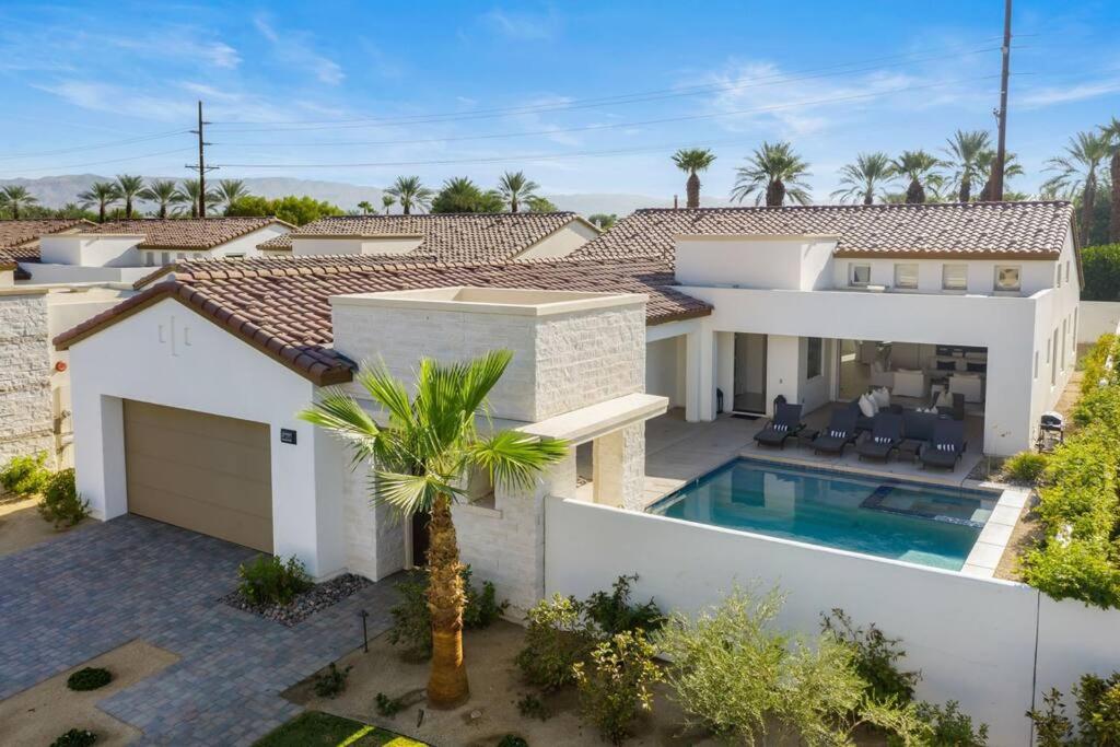 La Quinta Contemporary Home with a View