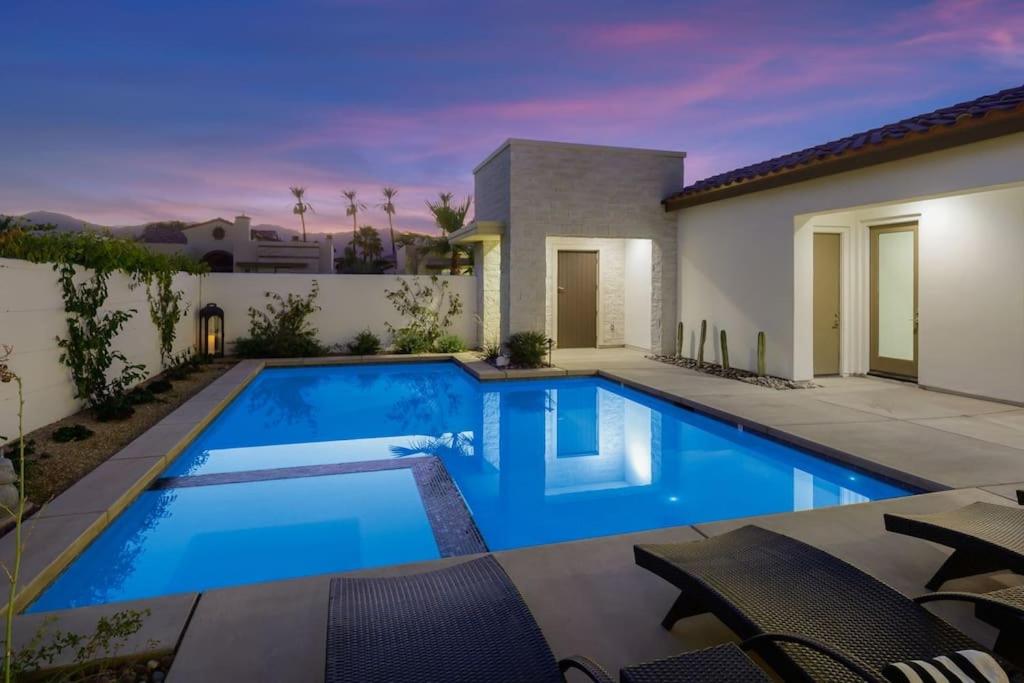 La Quinta Contemporary Home with a View