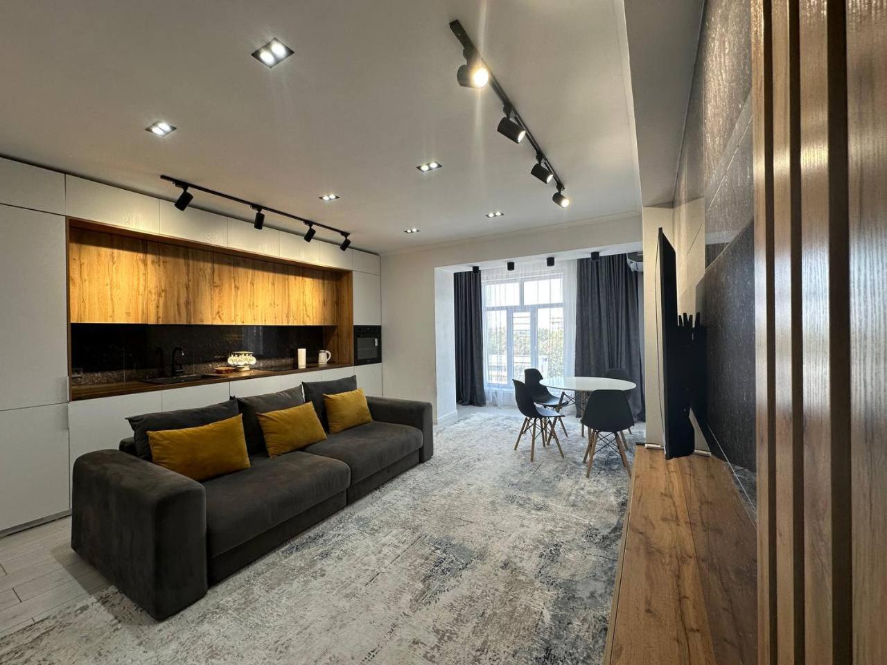 Apartment Royal complex on Zhumabeka 232