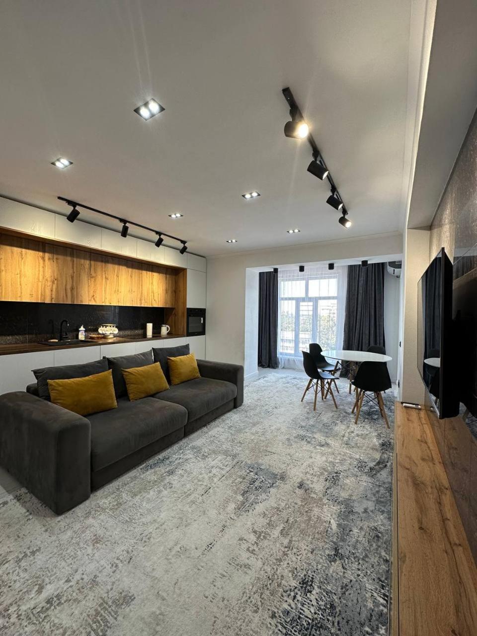 Apartment Royal complex on Zhumabeka 232