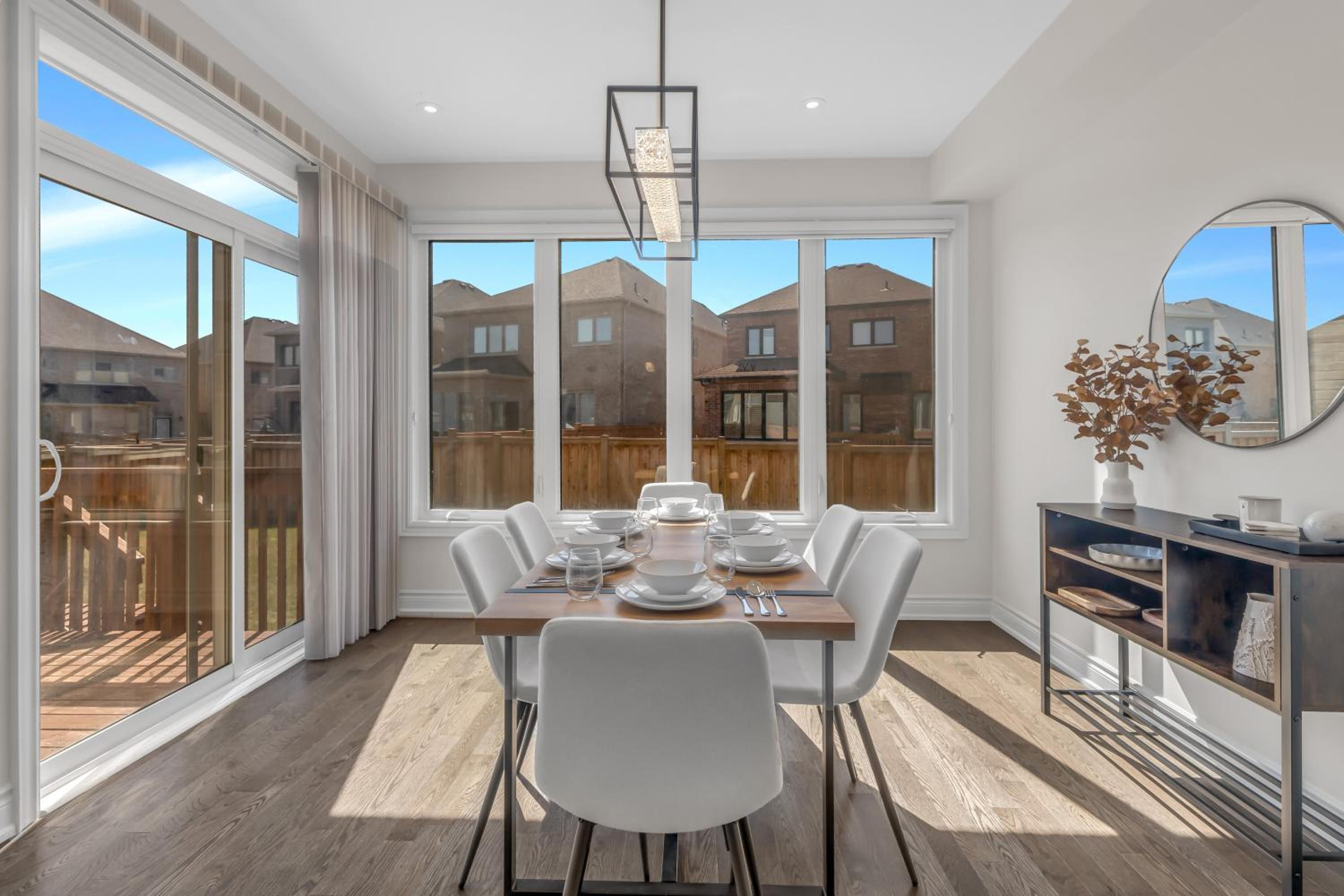 Luxury 6 Bedroom - 4 Bathroom Detached Retreat Brampton / Mississauga Border