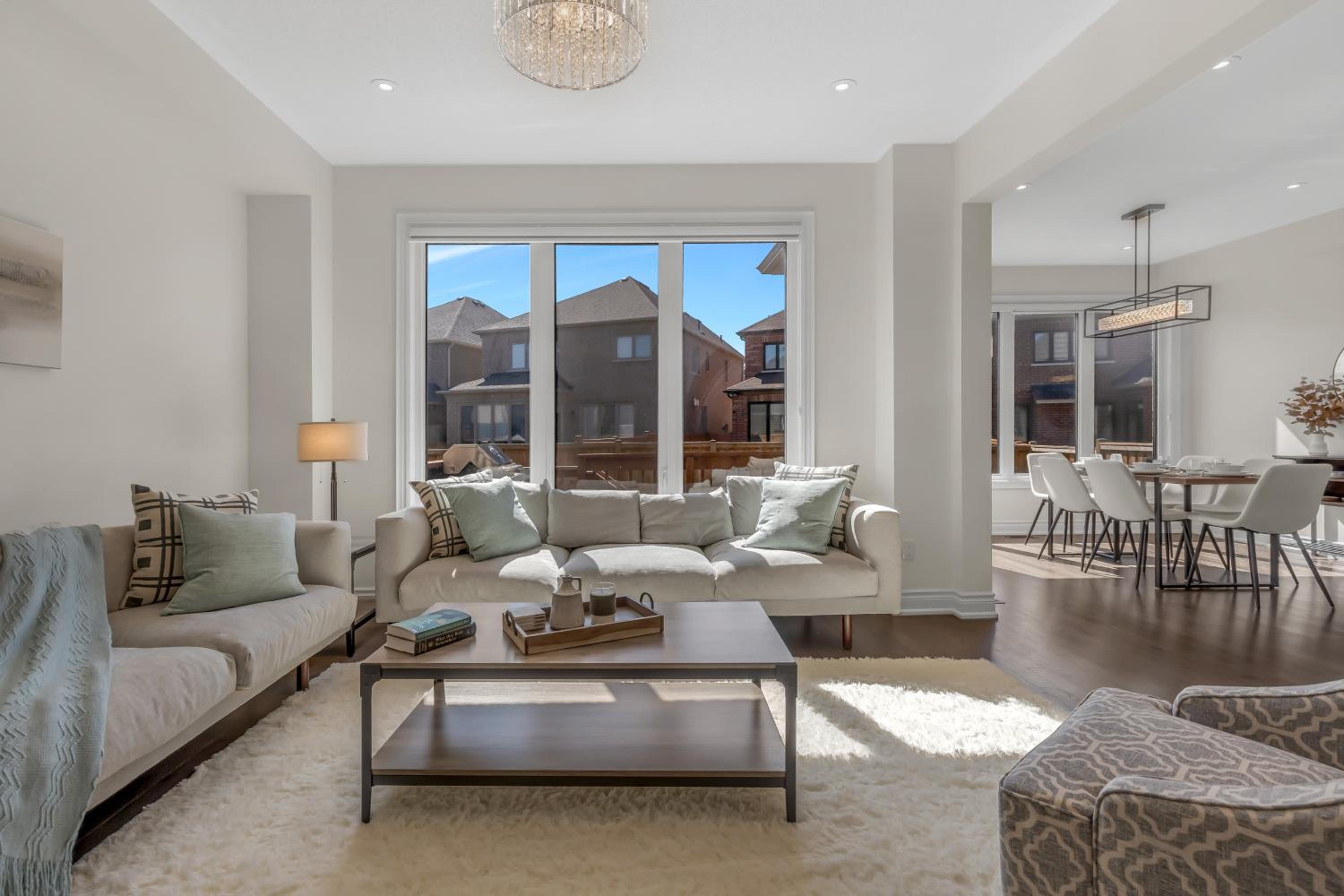Luxury 6 Bedroom - 4 Bathroom Detached Retreat Brampton / Mississauga Border
