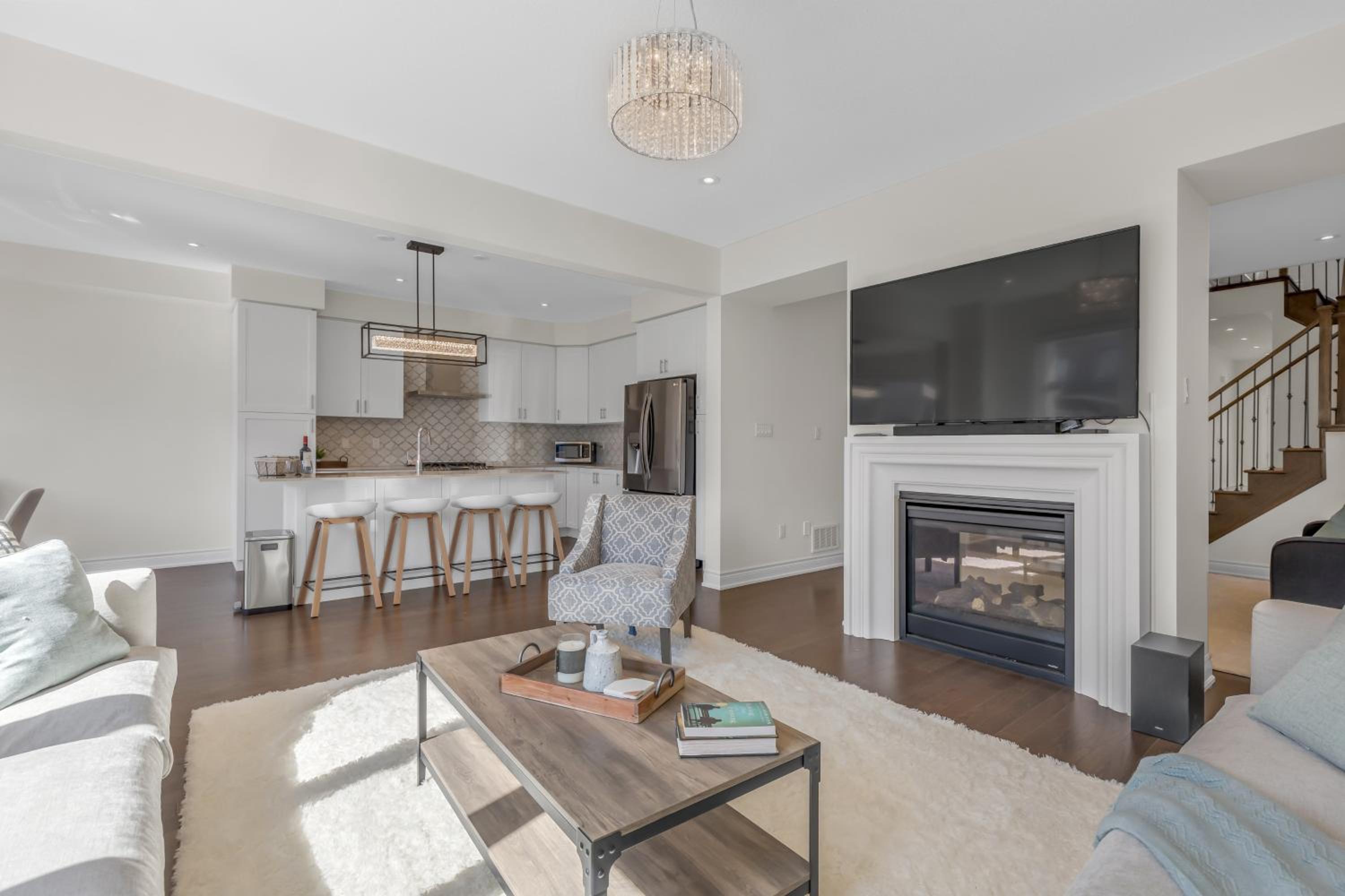 Luxury 6 Bedroom - 4 Bathroom Detached Retreat Brampton / Mississauga Border