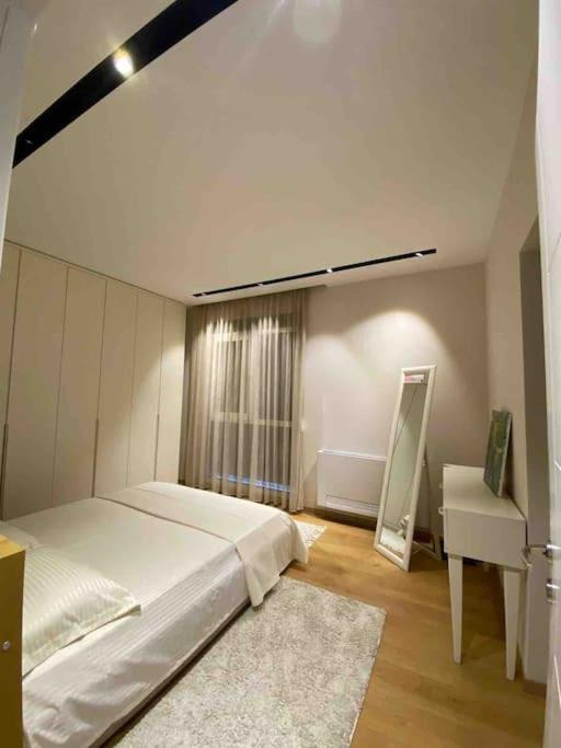 Modern Flat near the Lake and Blloku
