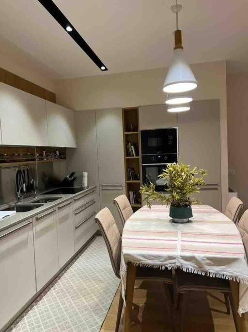 Modern Flat near the Lake and Blloku