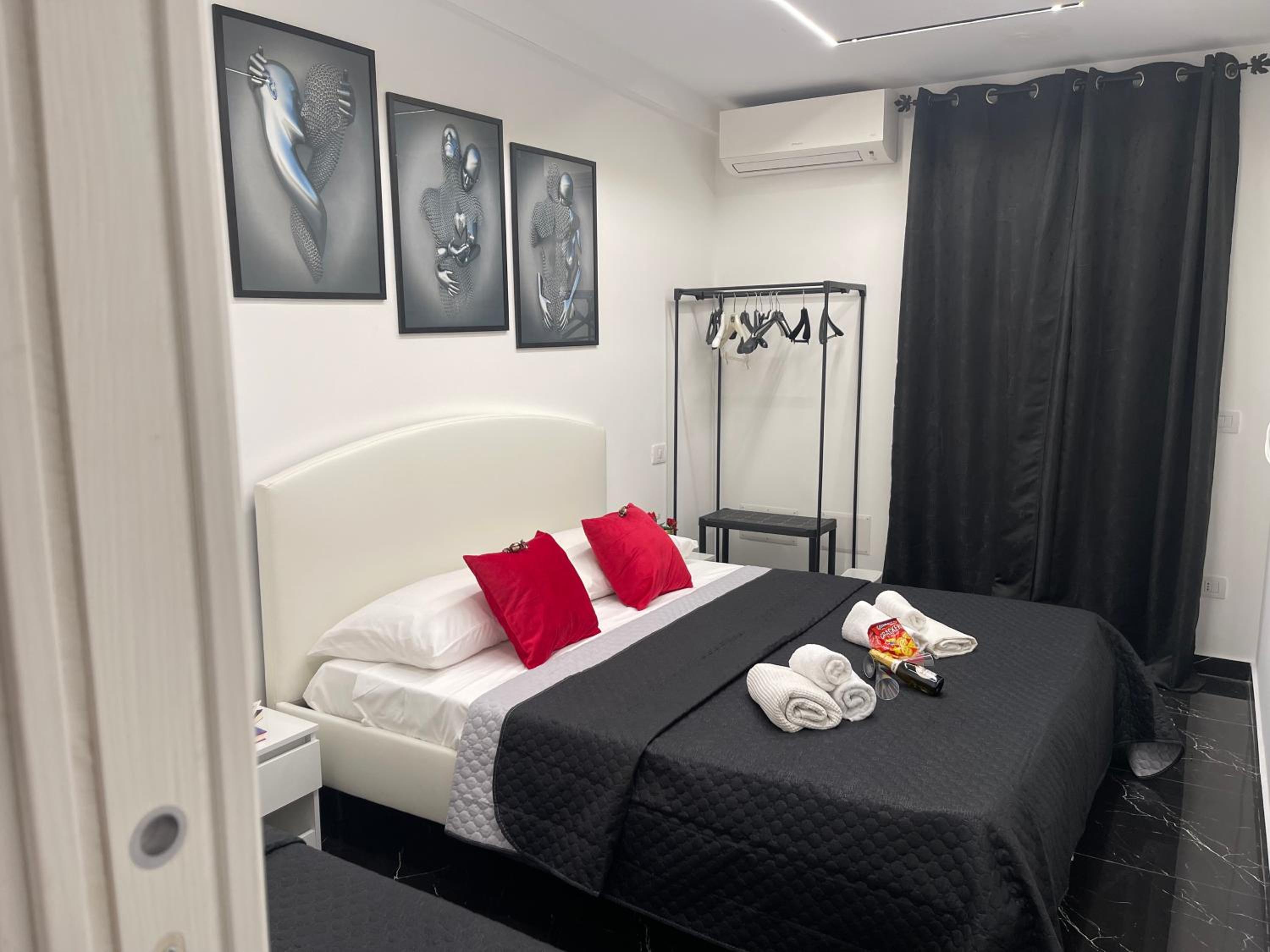 Lux House Naples Airport