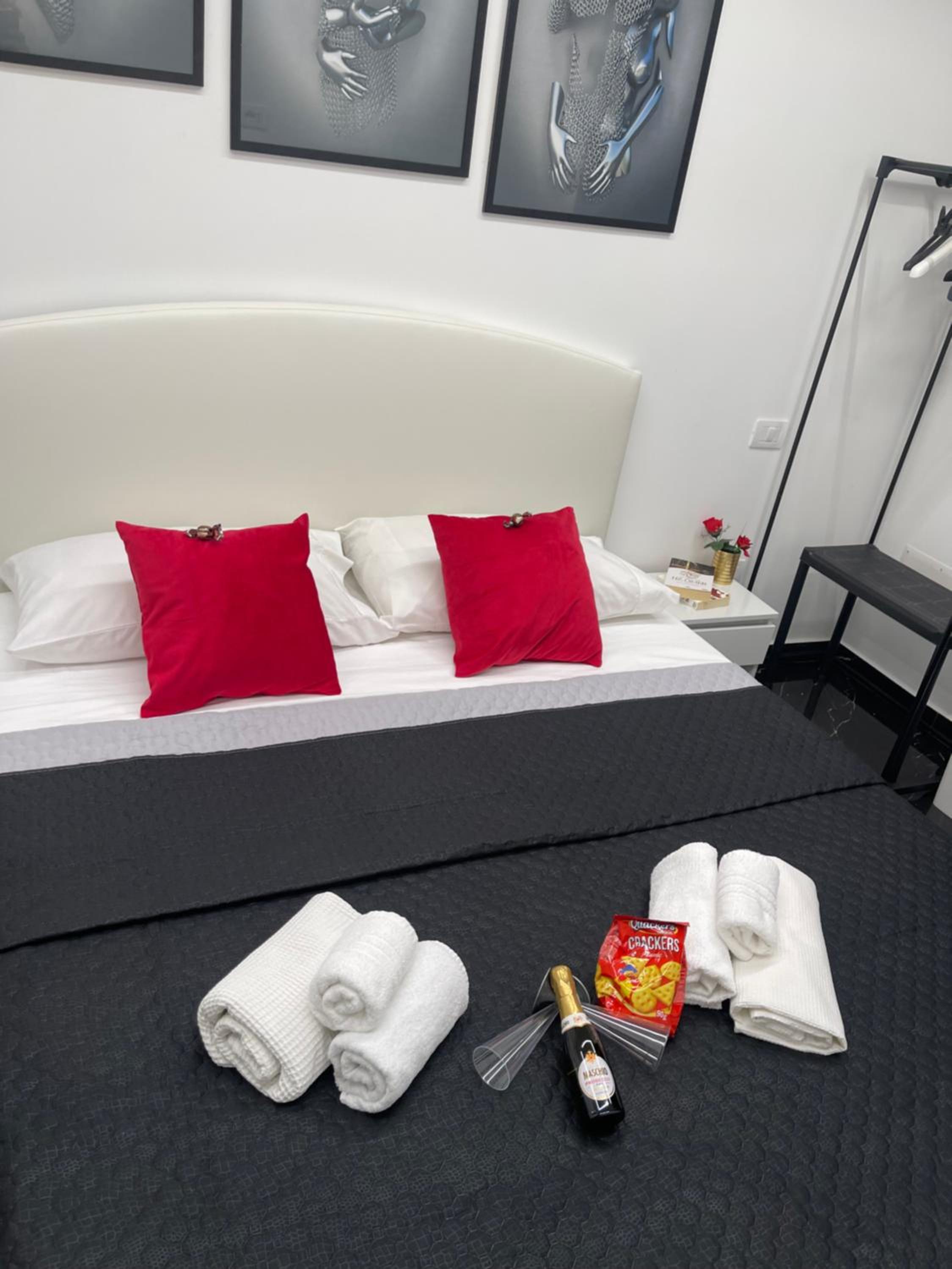 Lux House Naples Airport