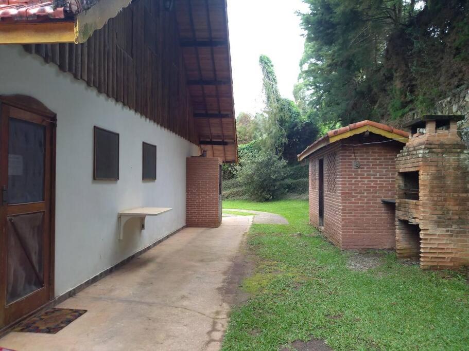 CASA EM MONTE VERDE-MG ACOMODA 15 PESSOAS