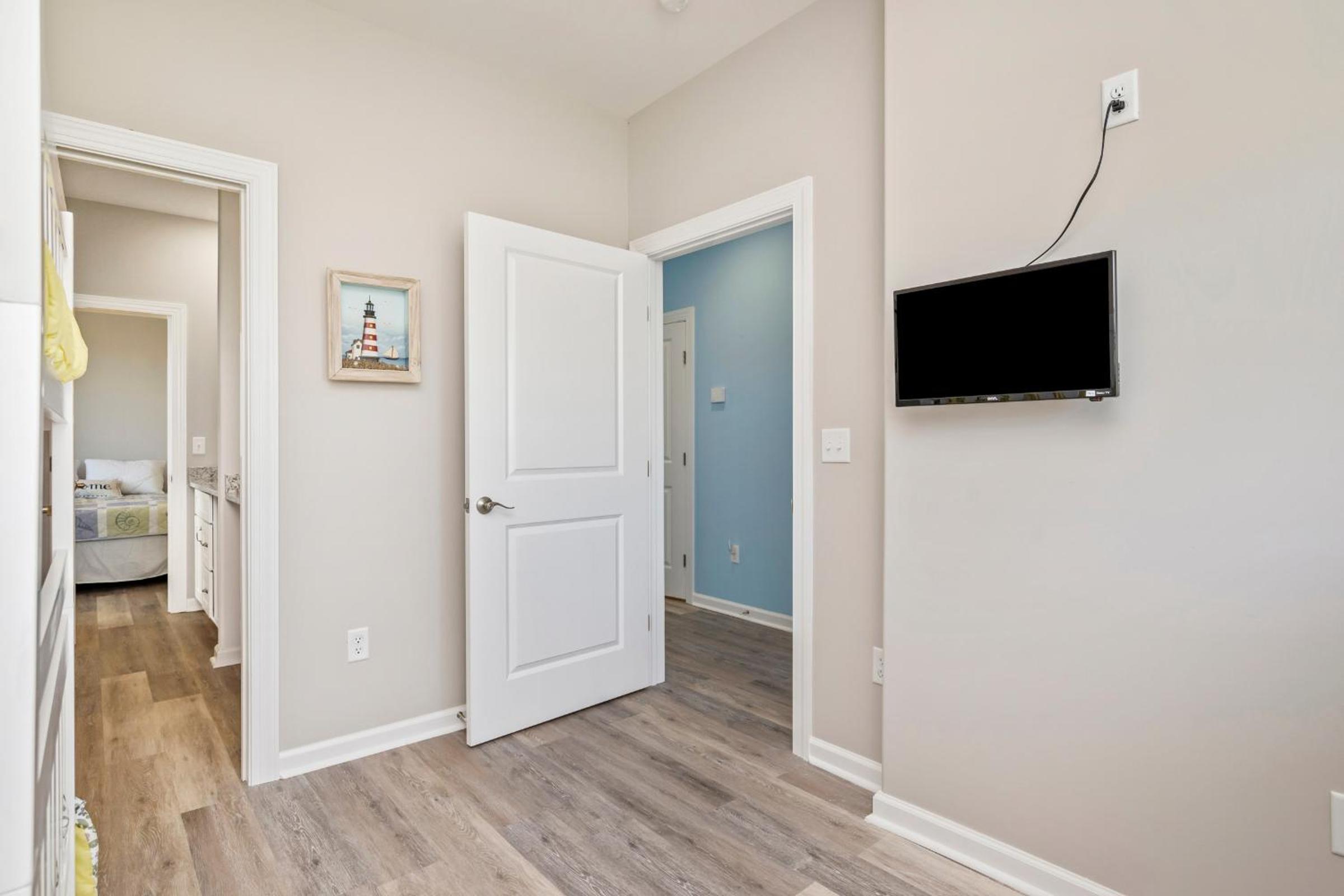 Watts Nest by Oak Island Accommodations