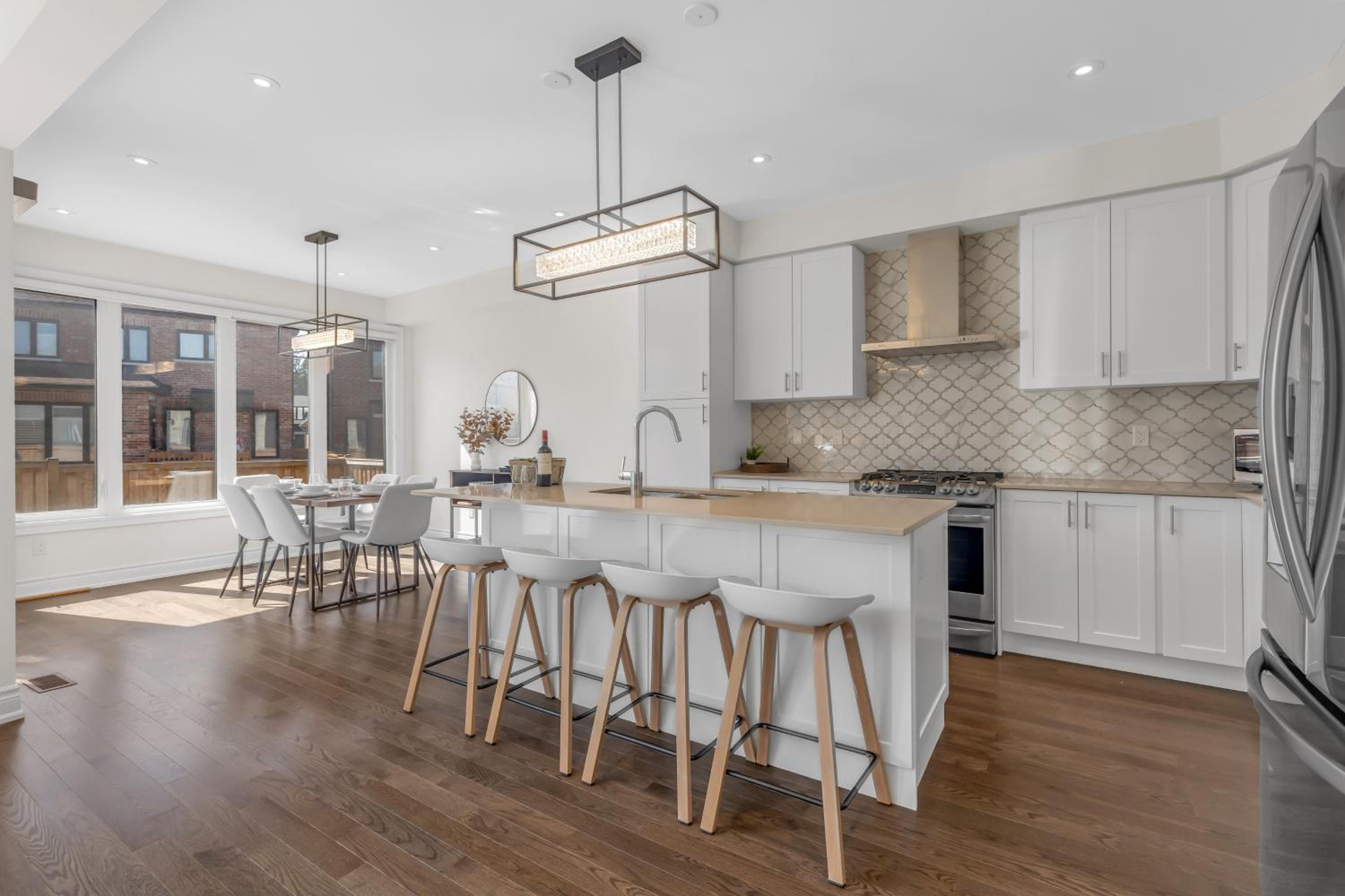 Luxury 6 Bedroom - 4 Bathroom Detached Retreat Brampton / Mississauga Border
