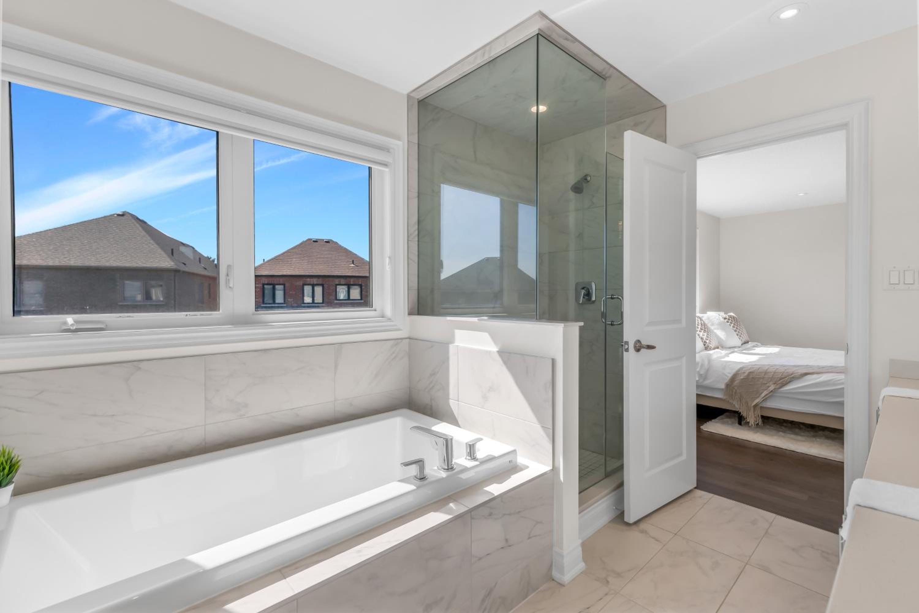 Luxury 6 Bedroom - 4 Bathroom Detached Retreat Brampton / Mississauga Border