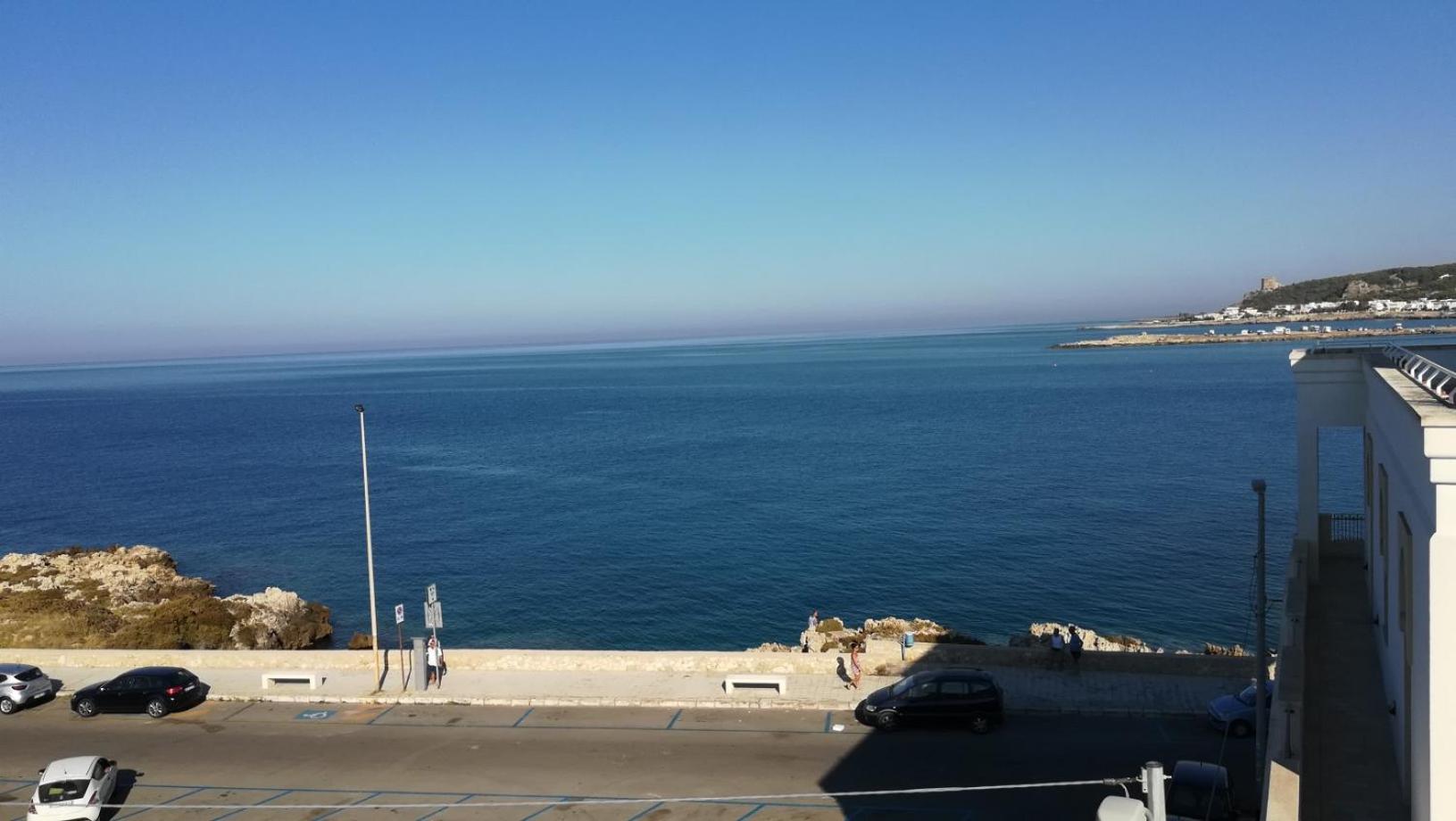 Vista scogliera e spiaggia view 4