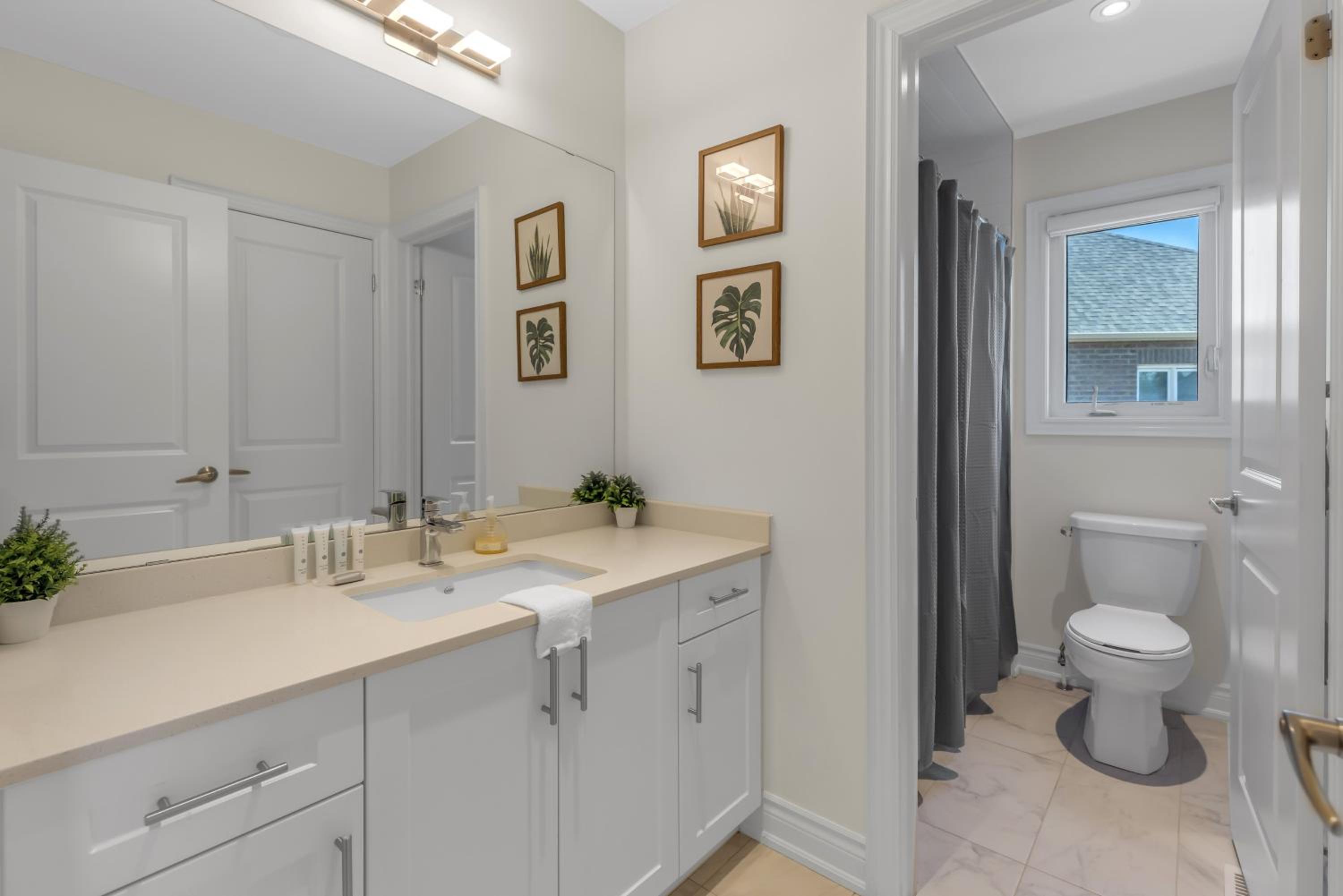 Luxury 6 Bedroom - 4 Bathroom Detached Retreat Brampton / Mississauga Border