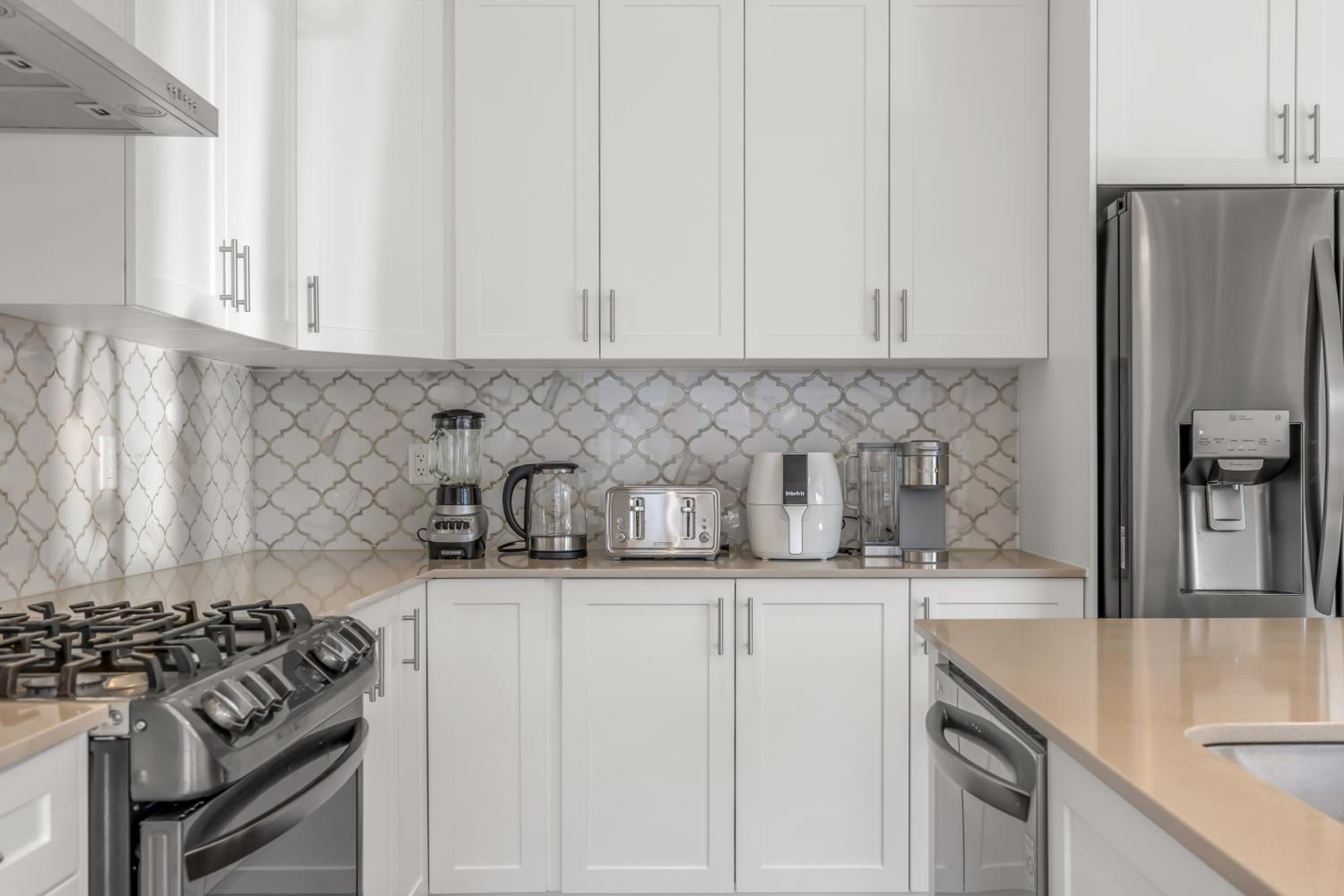 Luxury 6 Bedroom - 4 Bathroom Detached Retreat Brampton / Mississauga Border