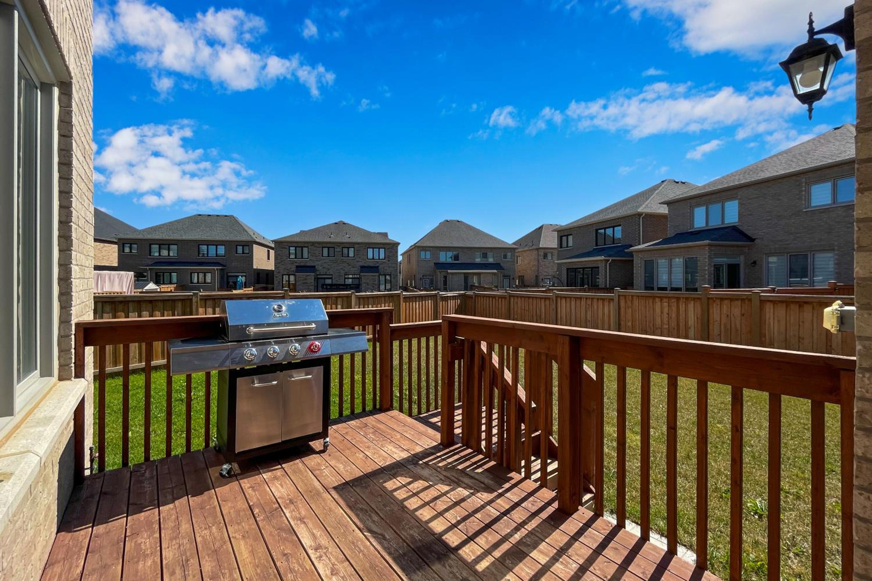 Luxury 6 Bedroom - 4 Bathroom Detached Retreat Brampton / Mississauga Border