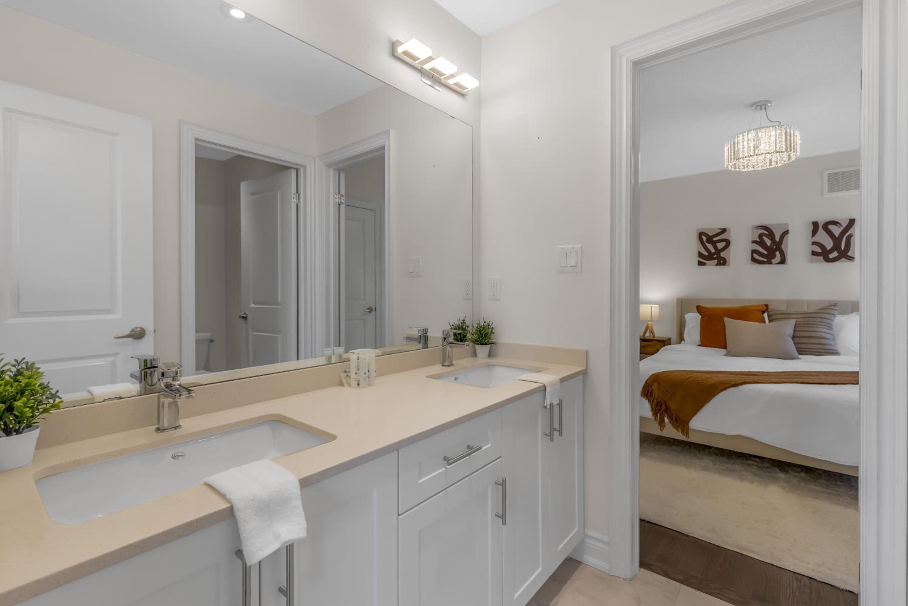 Luxury 6 Bedroom - 4 Bathroom Detached Retreat Brampton / Mississauga Border