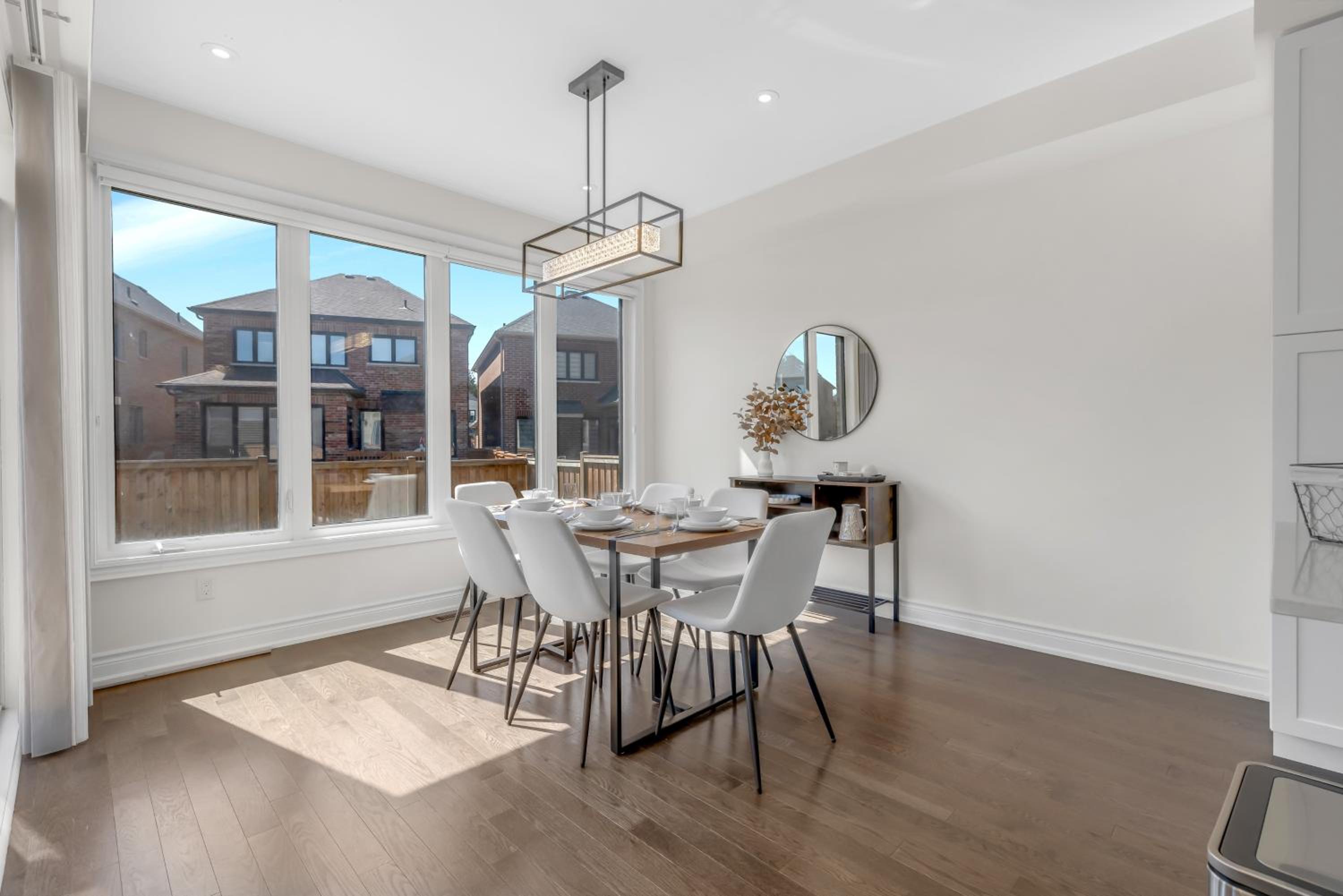 Luxury 6 Bedroom - 4 Bathroom Detached Retreat Brampton / Mississauga Border