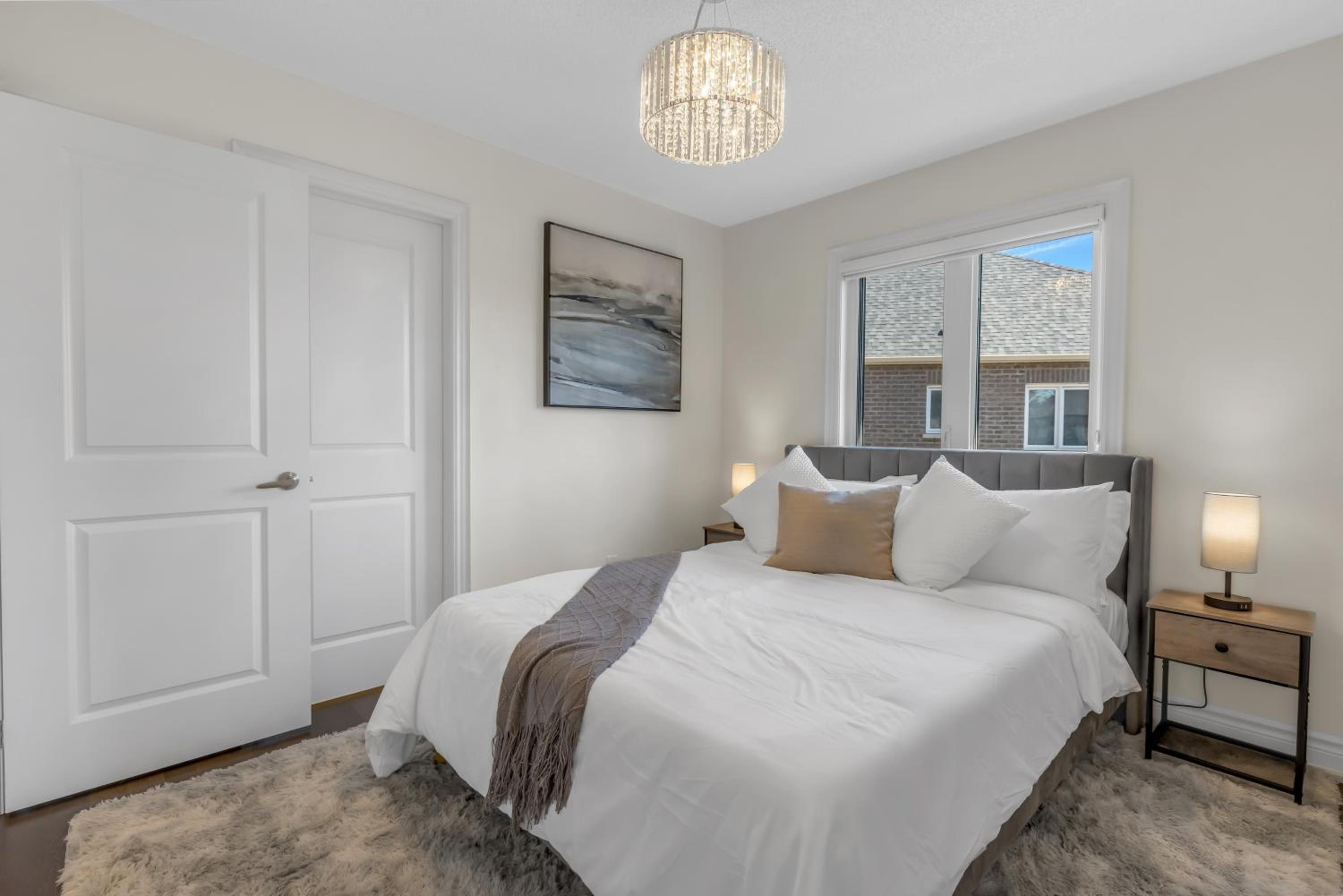 Luxury 6 Bedroom - 4 Bathroom Detached Retreat Brampton / Mississauga Border