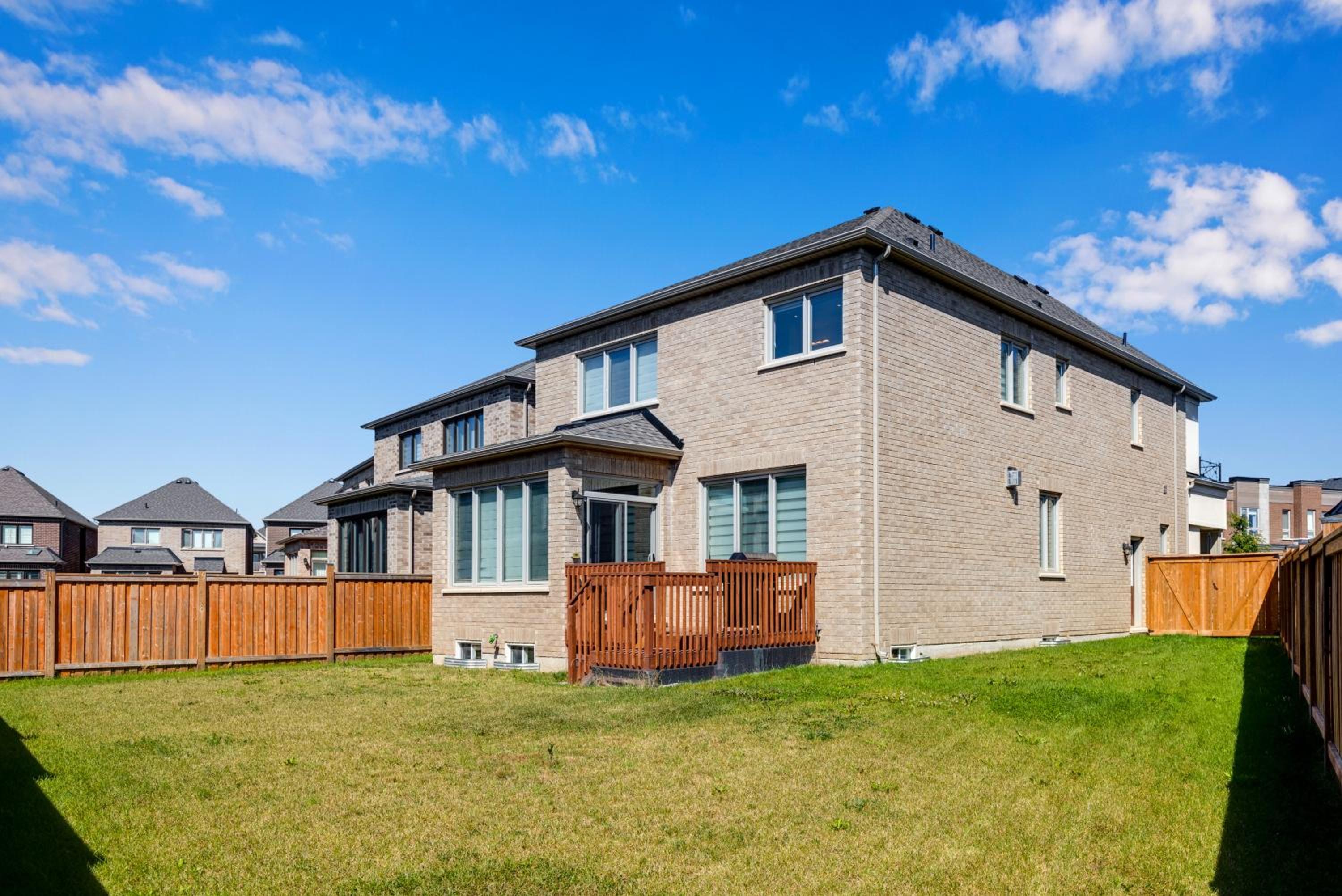 Luxury 6 Bedroom - 4 Bathroom Detached Retreat Brampton / Mississauga Border