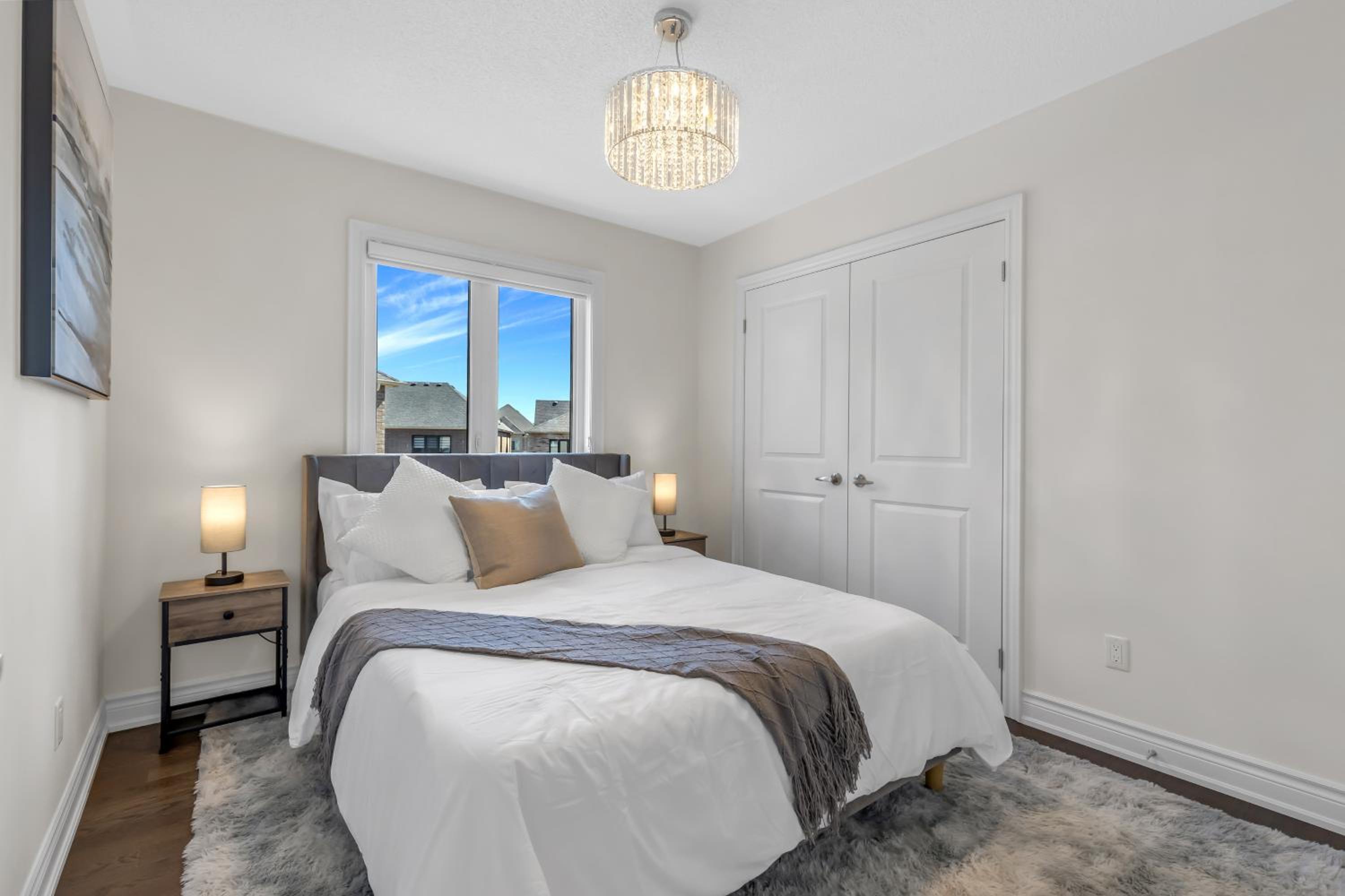 Luxury 6 Bedroom - 4 Bathroom Detached Retreat Brampton / Mississauga Border