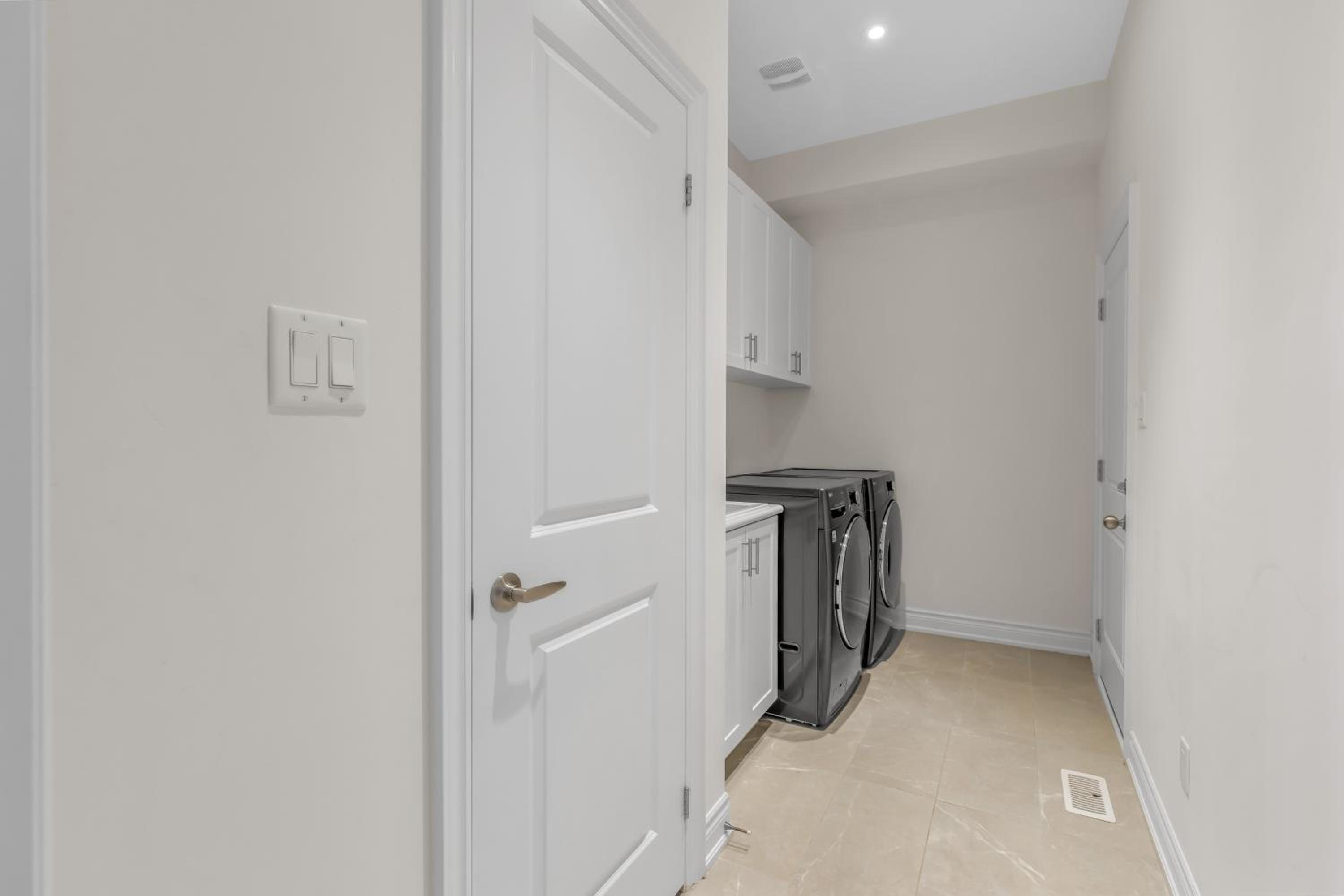 Luxury 6 Bedroom - 4 Bathroom Detached Retreat Brampton / Mississauga Border