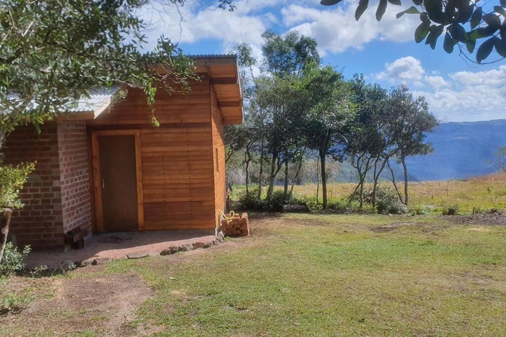 Cabana no alto do morro