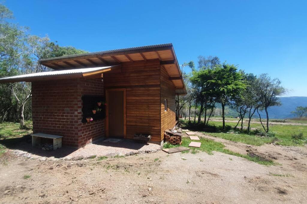 Cabana no alto do morro