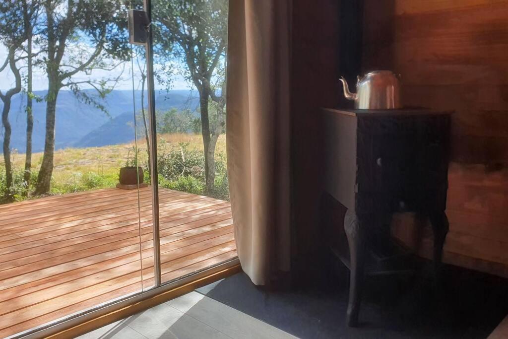 Cabana no alto do morro