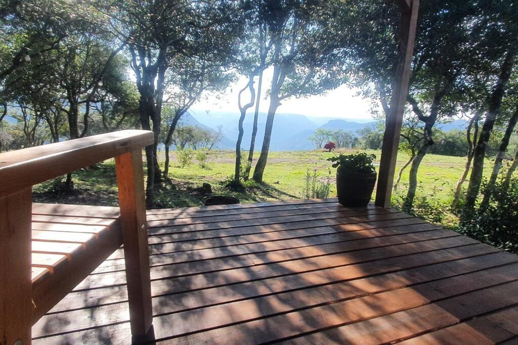 Cabana no alto do morro