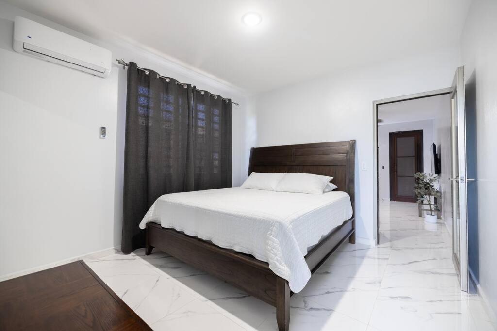 Lux Ramey Cir D 2 king bed w/Wi-Fi near airport. view 2
