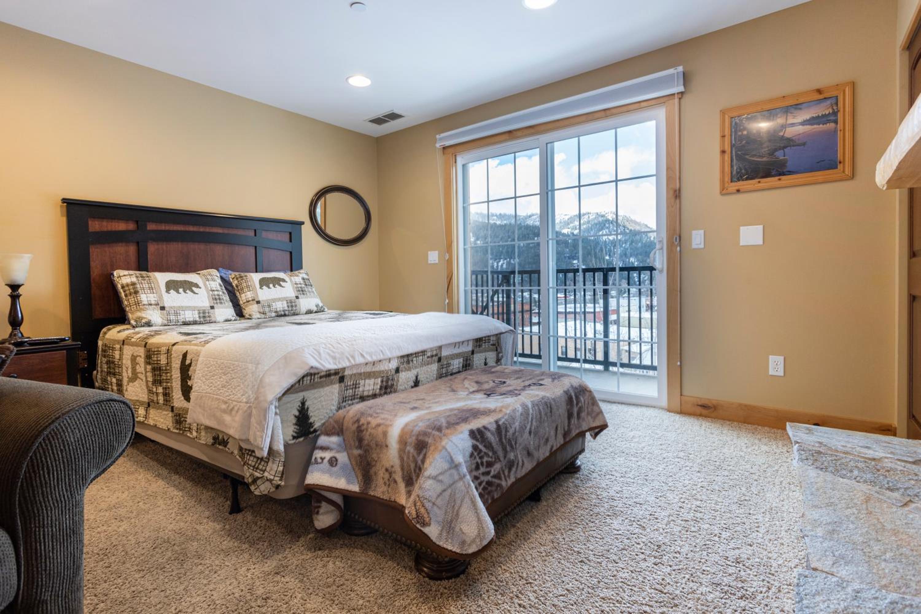 Penthouse Studio w Mtn Sunrise Views & Near Silver Mtn view 5