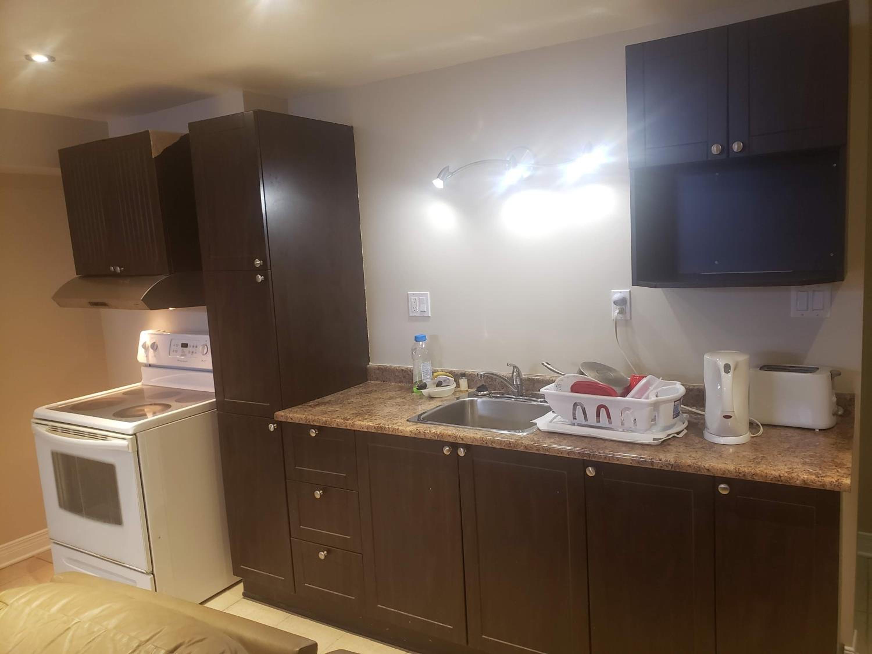 Lovely Guest Entire Apartment Minutes From Ottawa Airport