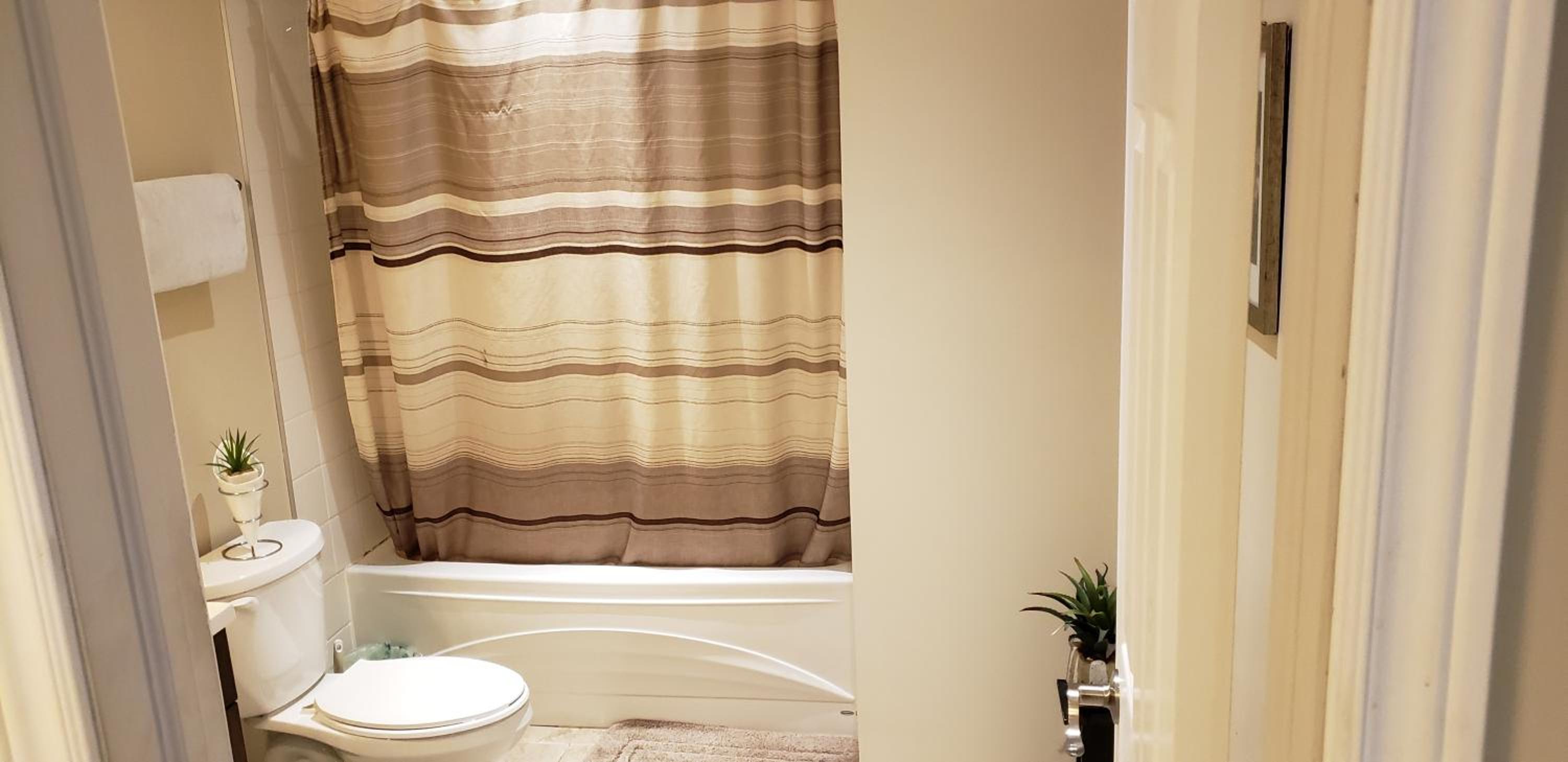 Lovely Guest Entire Apartment Minutes From Ottawa Airport