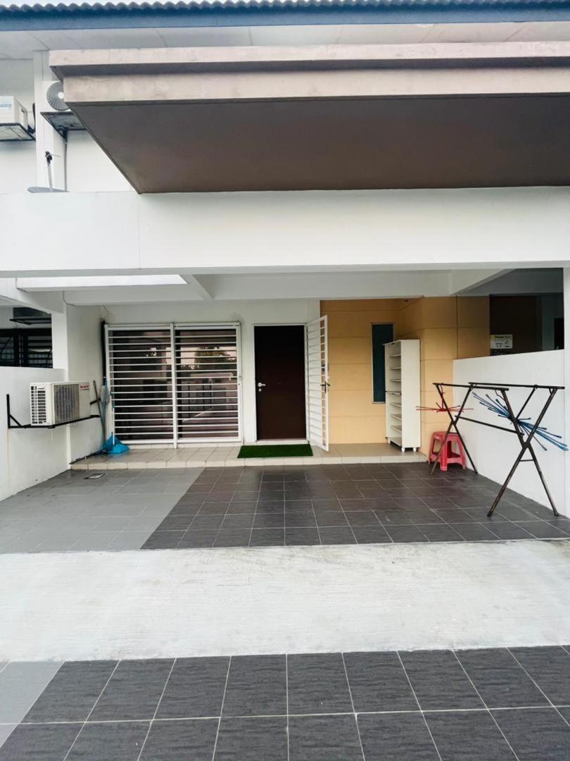 Afrinas Islamic Homestay Banting